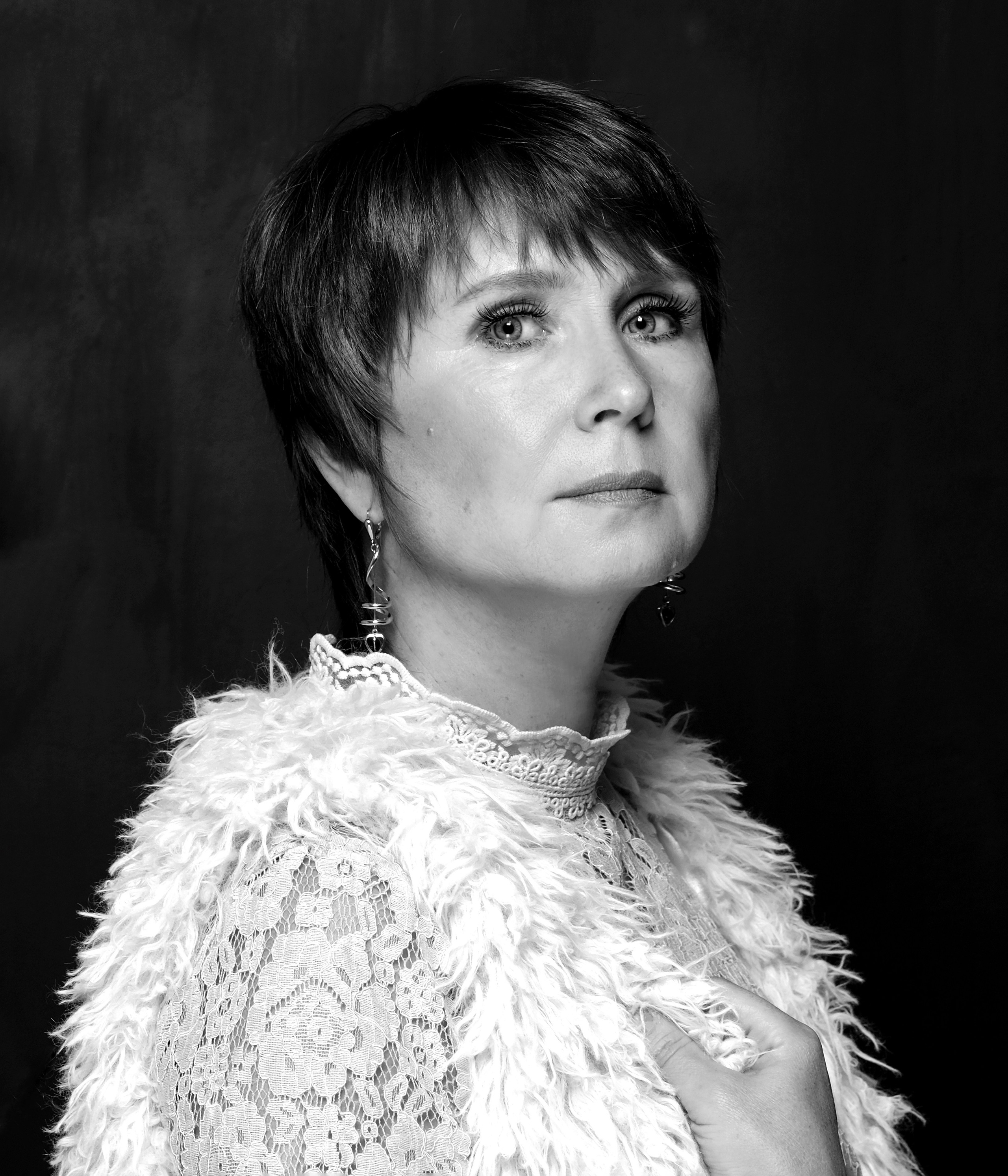 Контакты. Мужской фотограф в Перми Елена Лежнёва