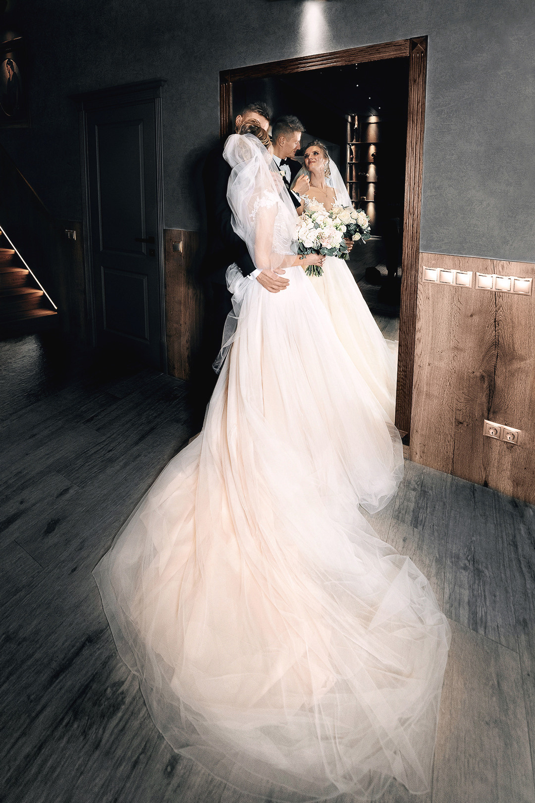 Стильная свадебная фотосессия в элитном коттедже