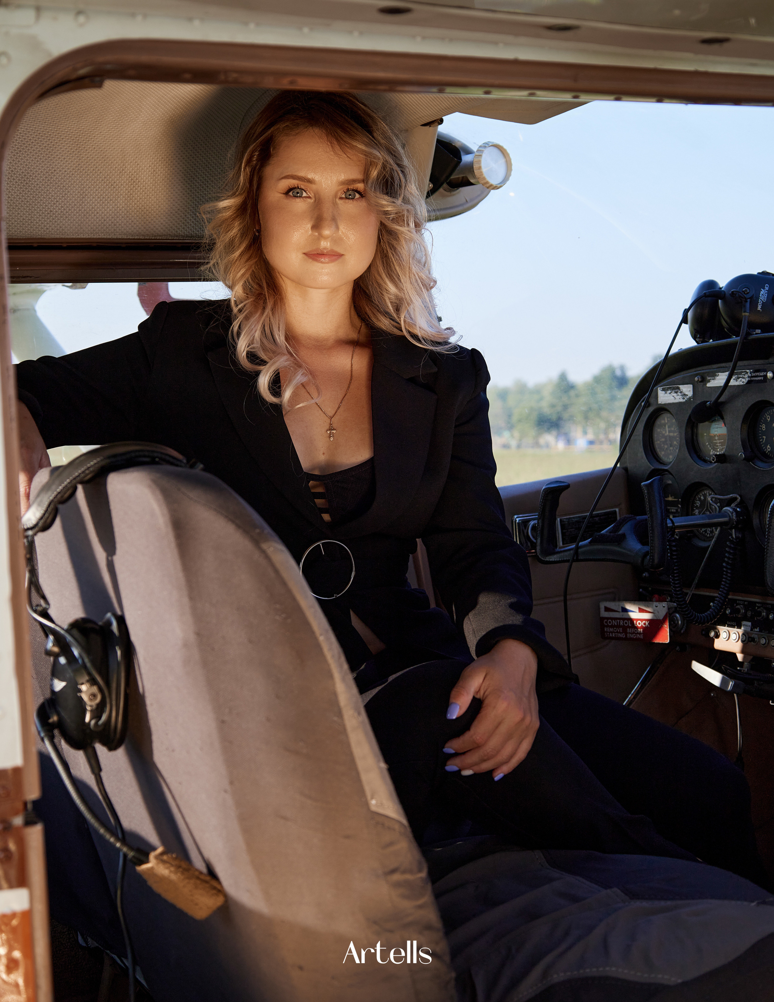 Plane and girl. Фотограф в Санкт-Петербурге