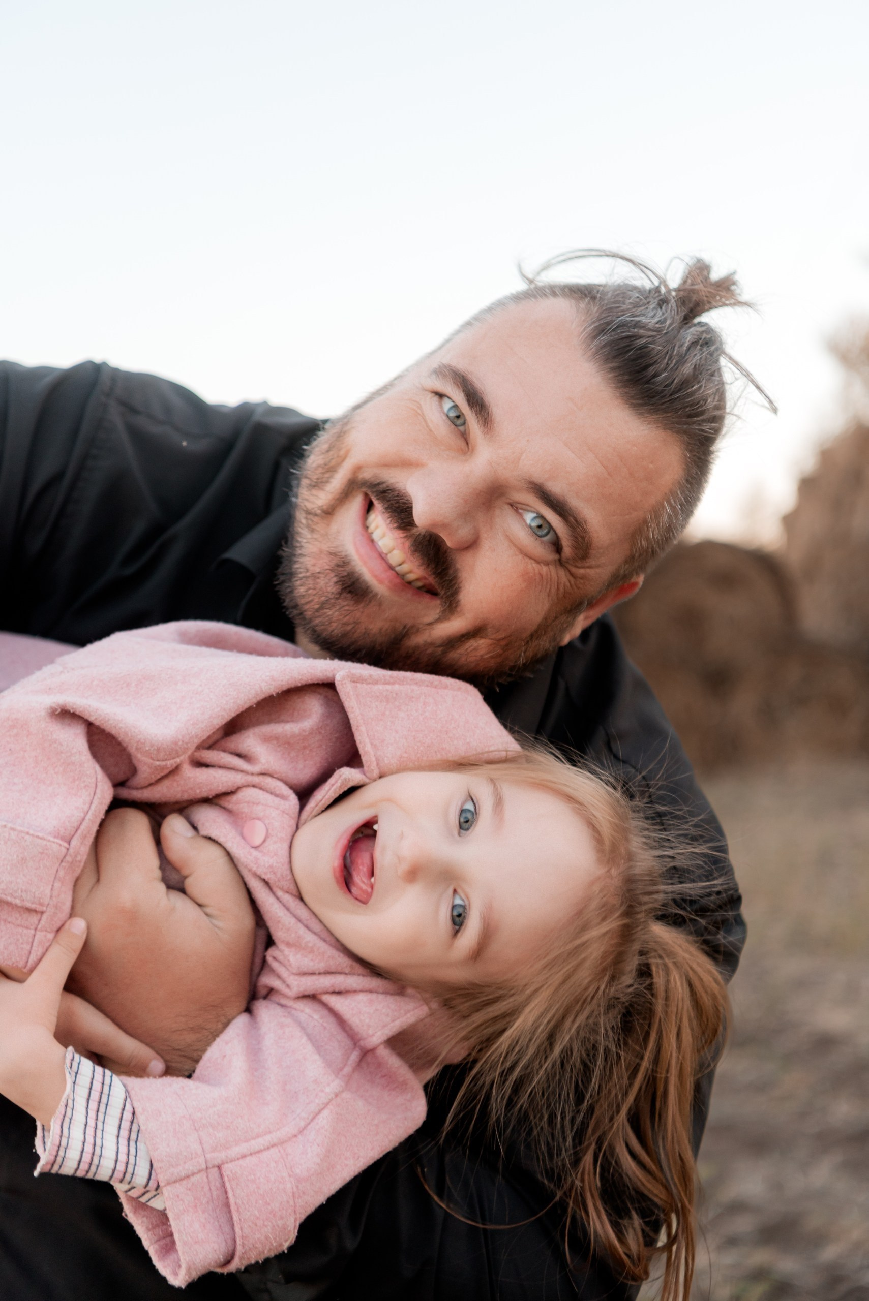 Портрет фотографа Александр Горбань в поле с дочкой Волгоград