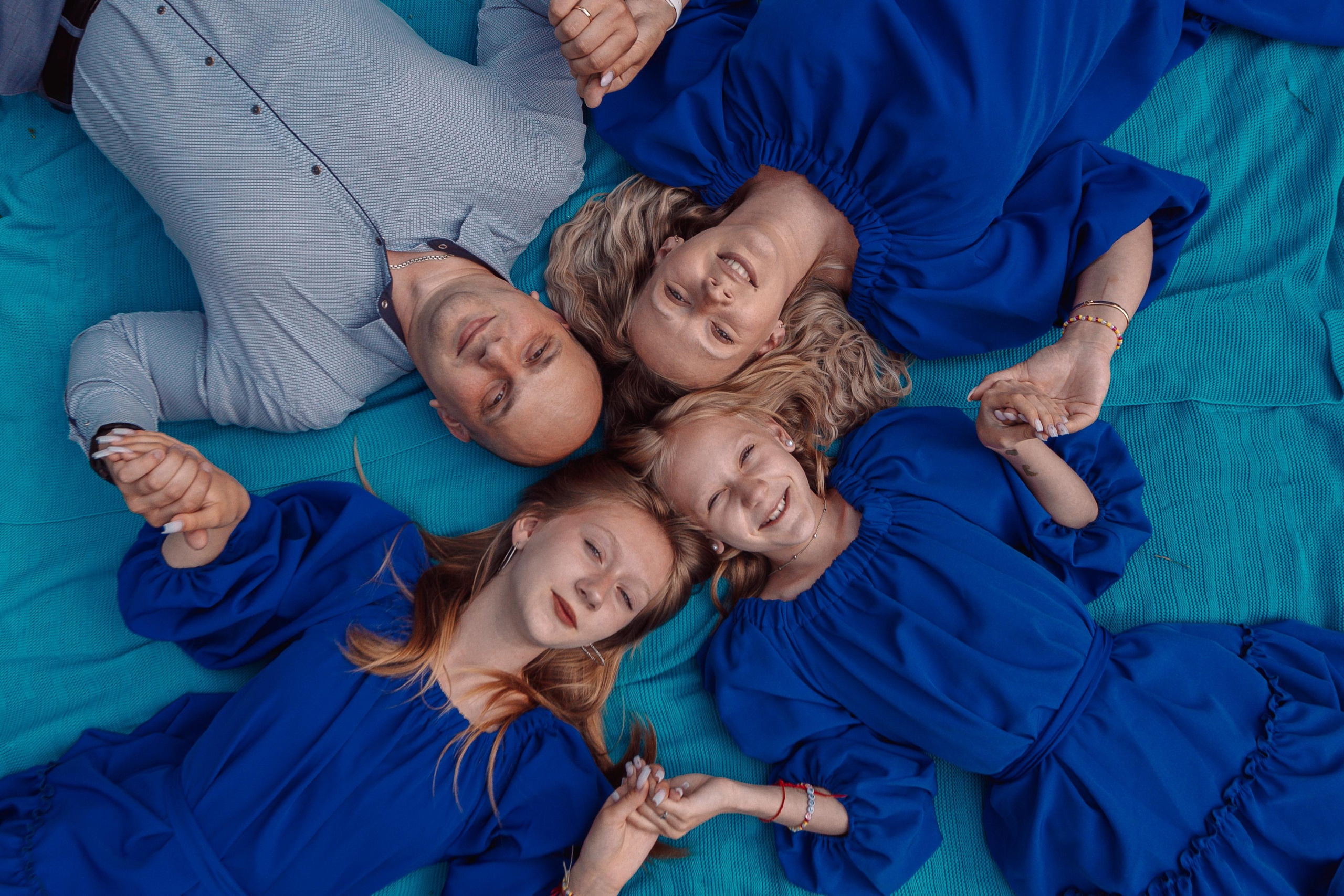 семейная фотосессия новокузнецк мама дочки папа