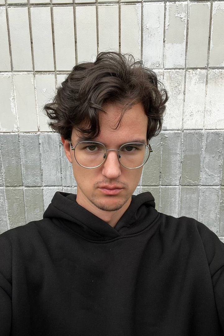 Сontacts. Andrew Valmus