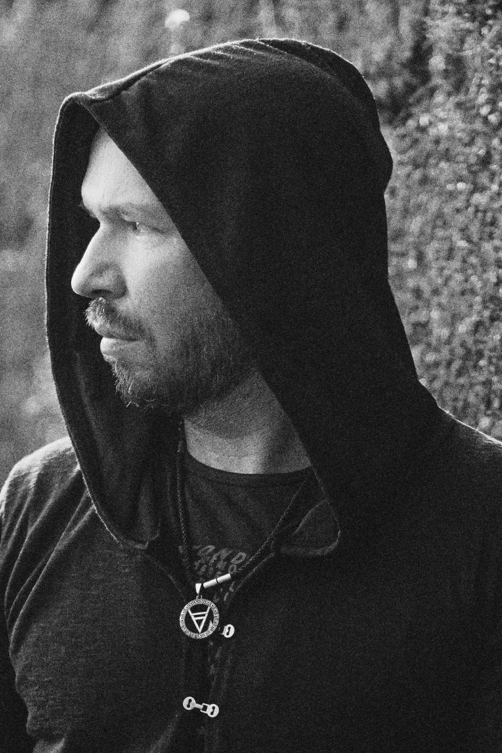 Эксперт в музыкальном бизнесе — Виталий Хвалеев (Moonbeam)