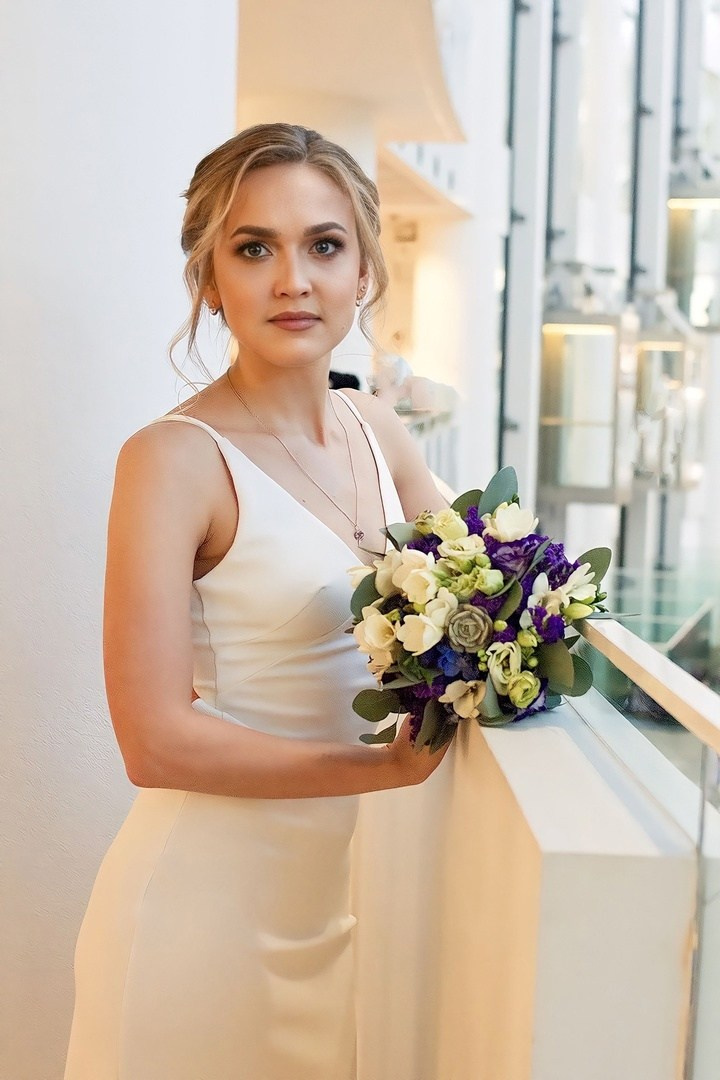 Невеста стоит в Ельцин Центре