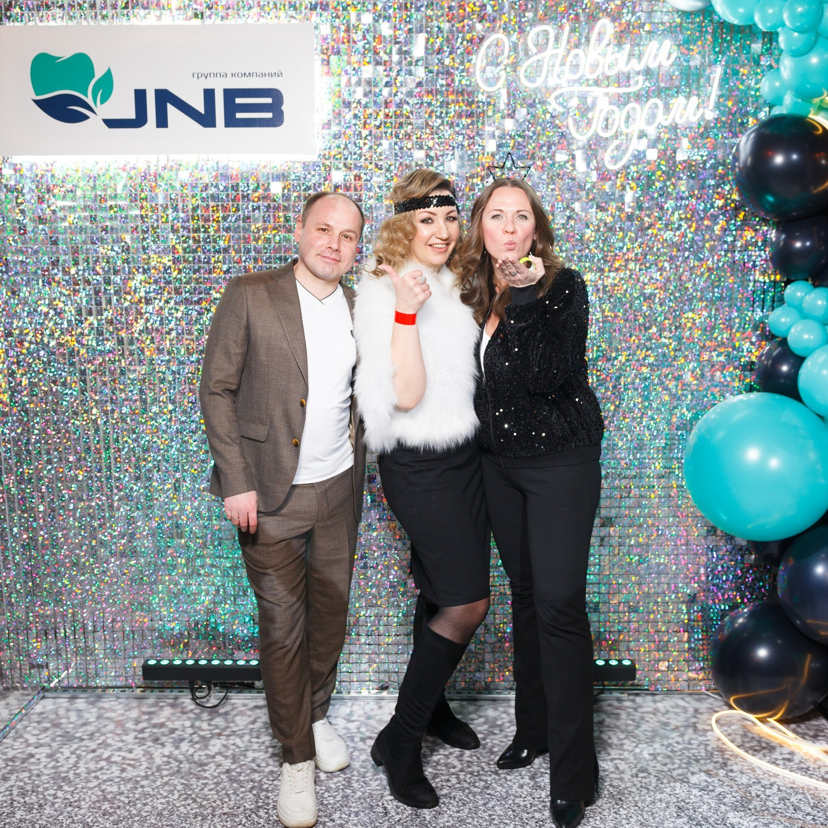 Веранда для проведения корпоратива, тимбилдинга по Ярославскому ш. Банкетный зал Веранда в Якушево у озера для свадеб, юбилеев, корпоративов. Официальный сайт