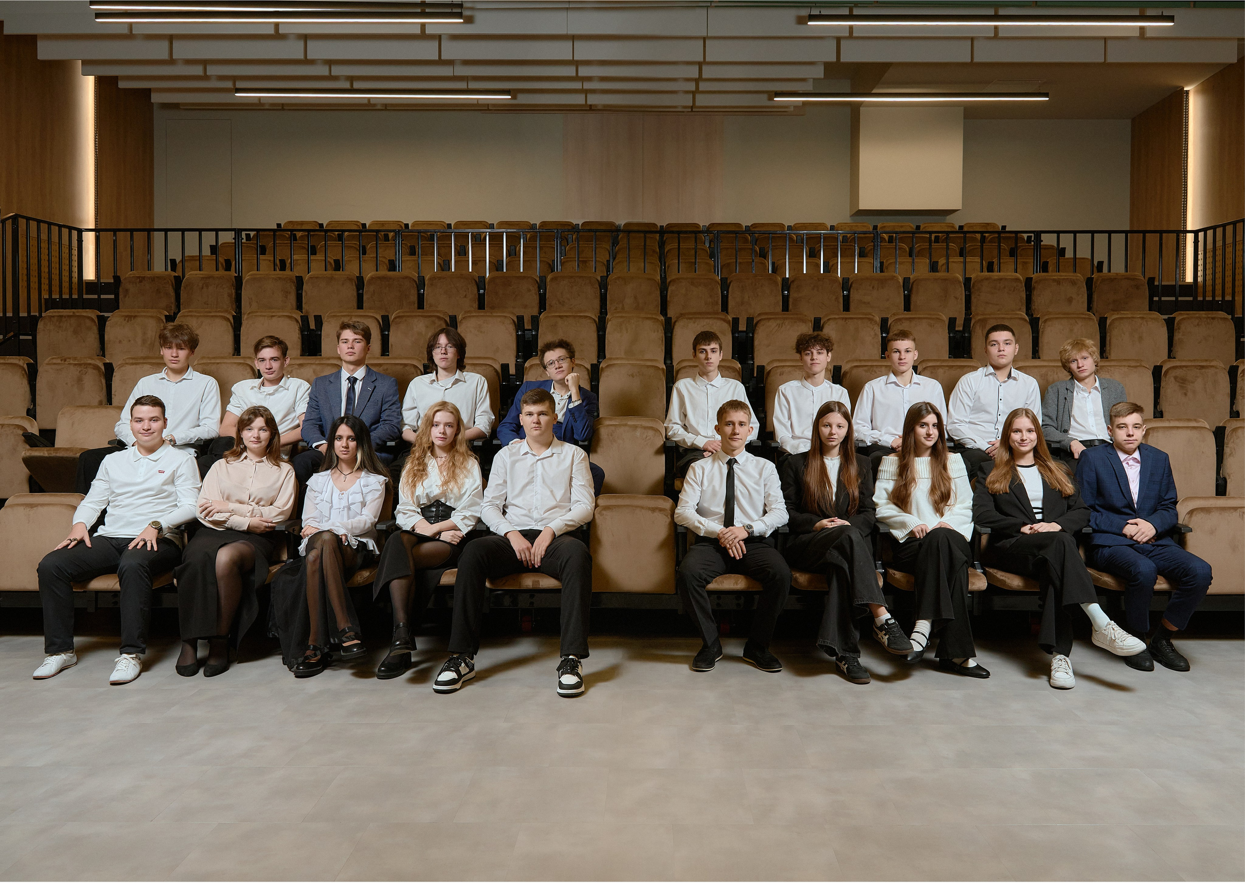 Локации для съёмки фото на школьные выпускные альбомы. Выпускные альбомы в Губкине. Фотограф Евгений Брюхович