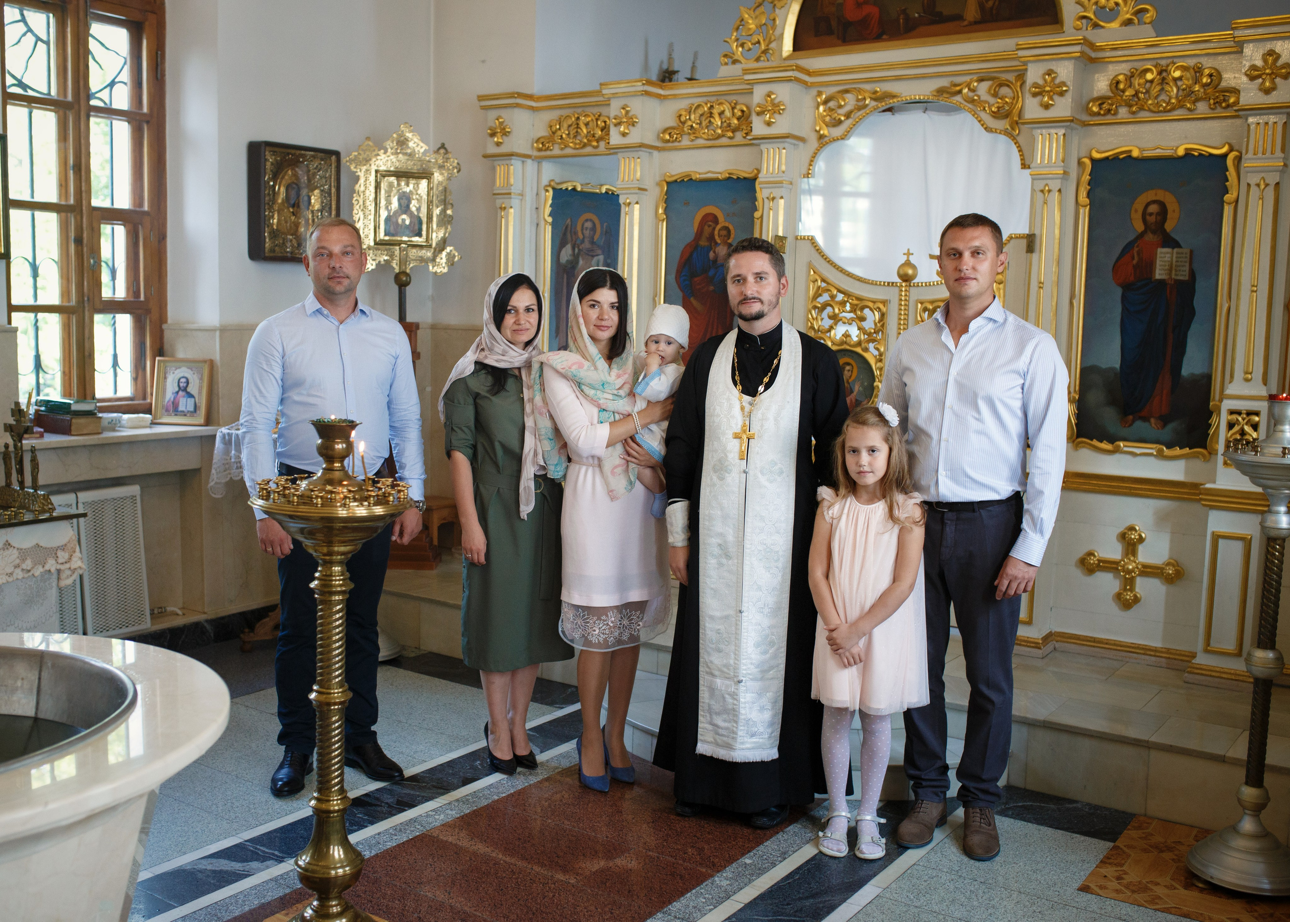 Семейный портрет после обряда крещения в Минске