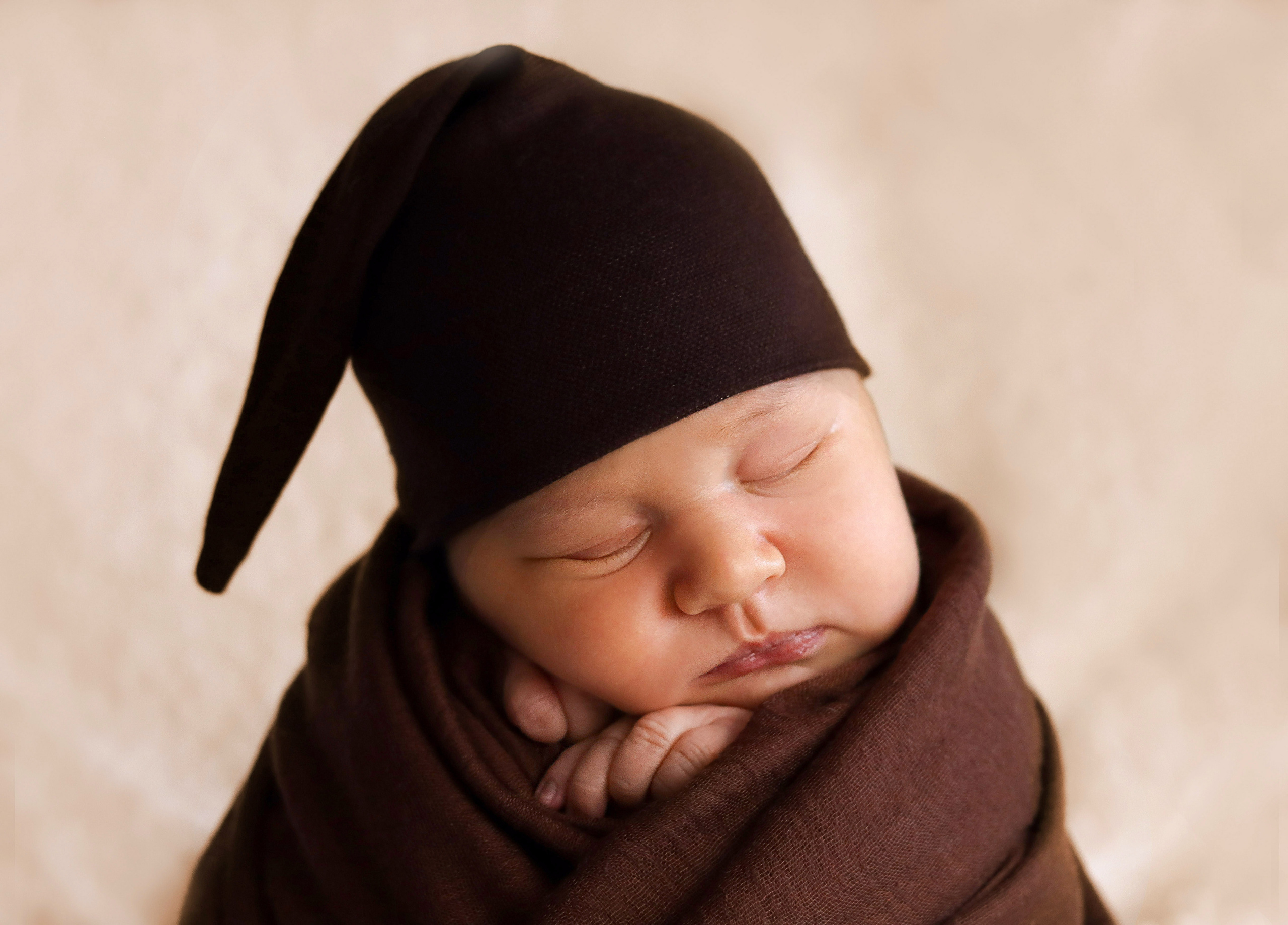 Сон новорожденного. Фотограф новорожденных в г. Барнаул Ренпенинг Катерина