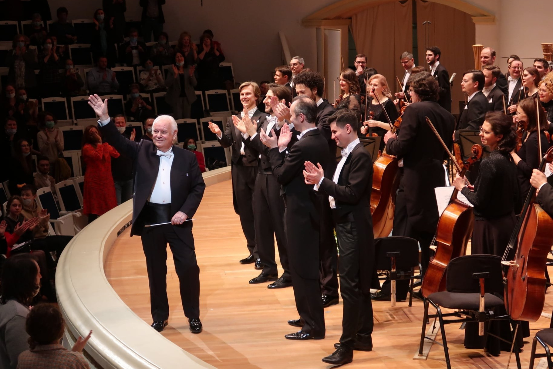 Дирижер Андрей Колясников