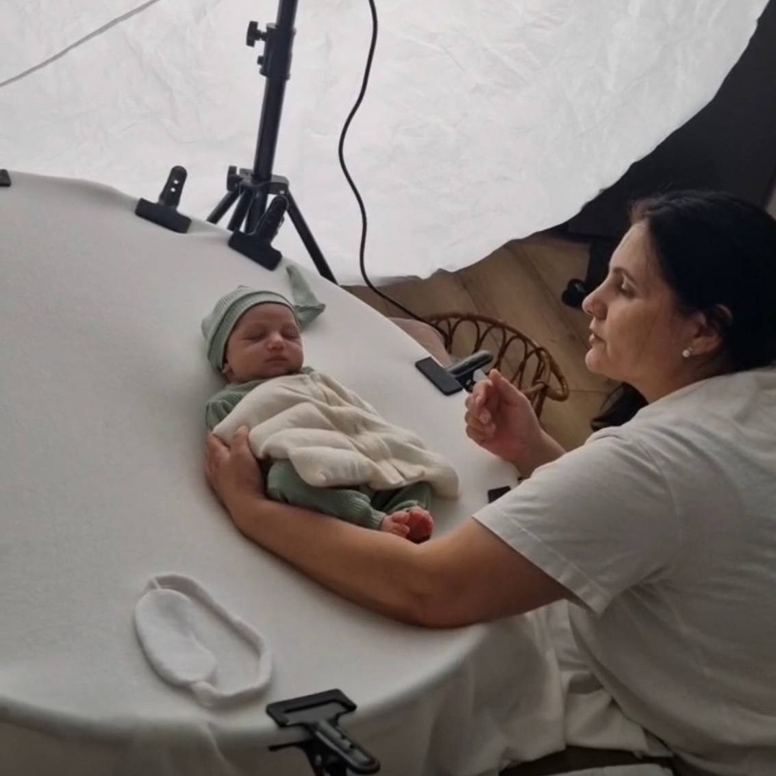 Фотография новорожденных Уссурийск. Рубрика закулисье фотосессии. Фотограф новорожденных (ньюборн) в г. Уссурийске Приморский край Ирина Губанова