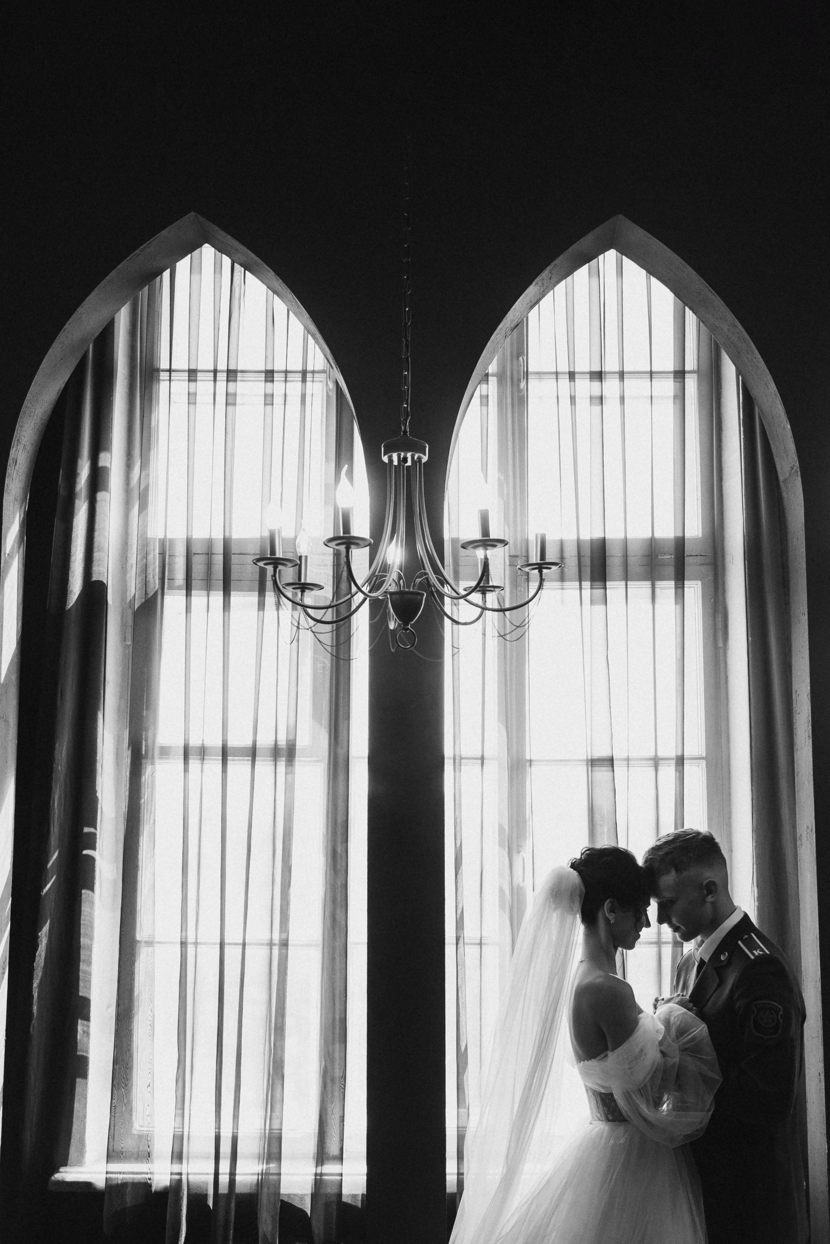 Топ локаций Минска для свадебной прогулки в дождь. Свадебный и портретный фотограф в Минске Наташа Каракулова