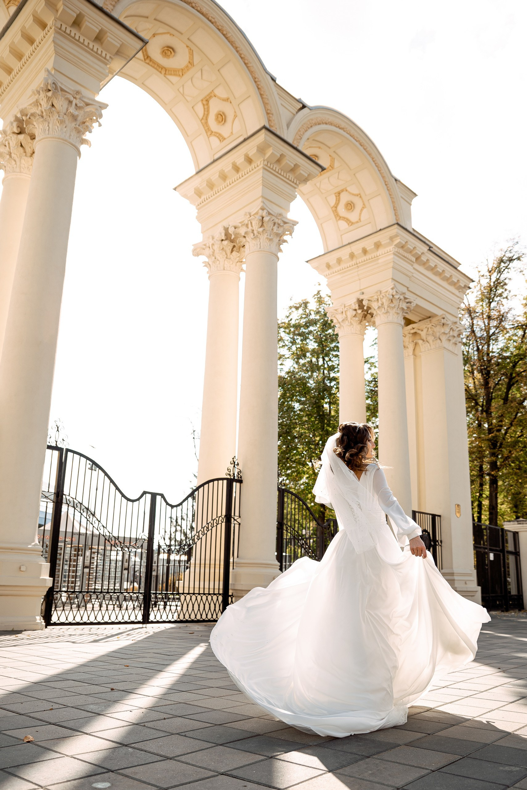 Топ локаций Минска для свадебной прогулки в дождь. Свадебный и портретный фотограф в Минске Наташа Каракулова