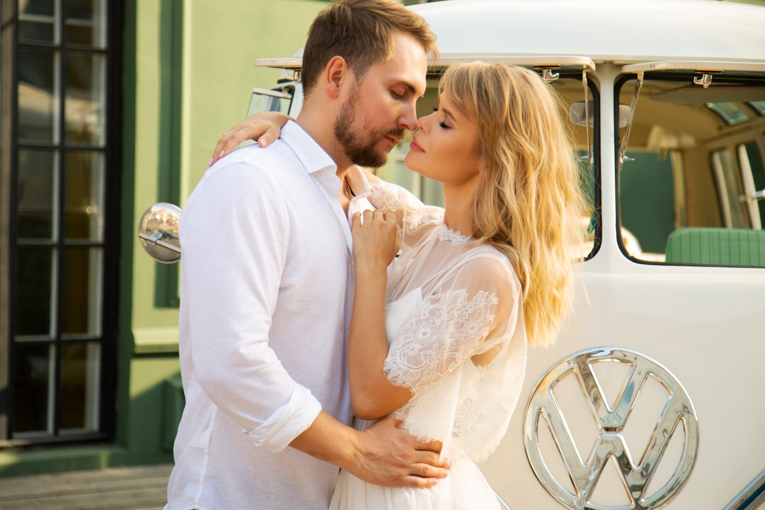 Фотограф на свадьбу в Воронеже с ценами доступными и подарками для всех к любому пакету услуг на свадьбу. Свадебная фотосессия в Воронеже от свадебного фотографа Воронежа