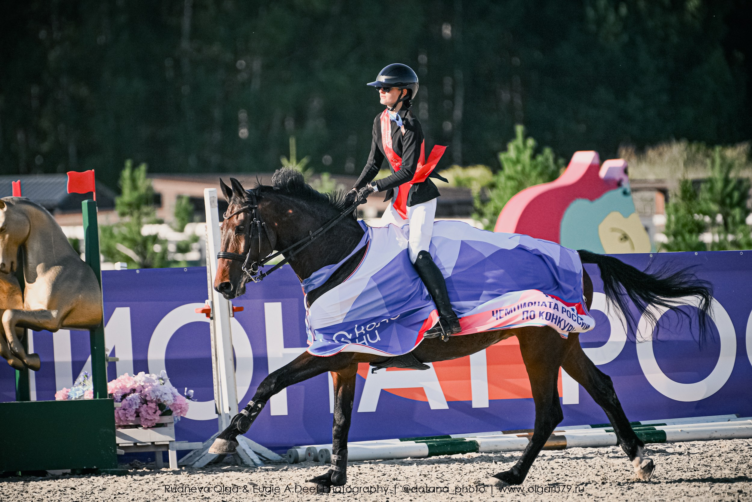 HORSEKA — ЧЕМПИОНАТ РОССИИ по КОНКУРУ 01.08.2026. ТУРНИРНАЯ КОННАЯ ФОТОГРАФИЯ, Руднева Ольга и Евгений Адеев