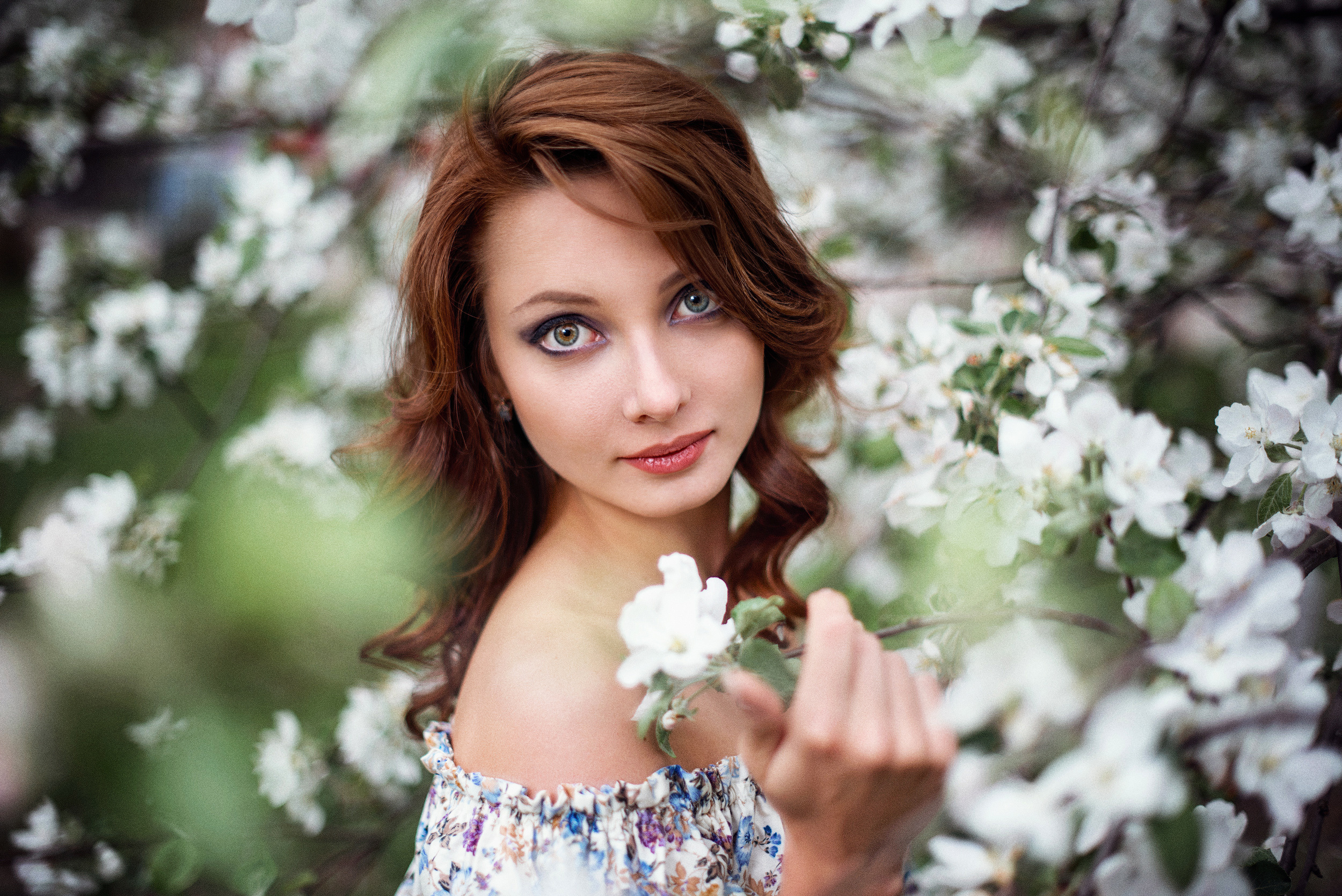 Девушки и цветы. Свадебный фотограф, видеограф в Клину, Москве, Зеленограде, Калабушкин