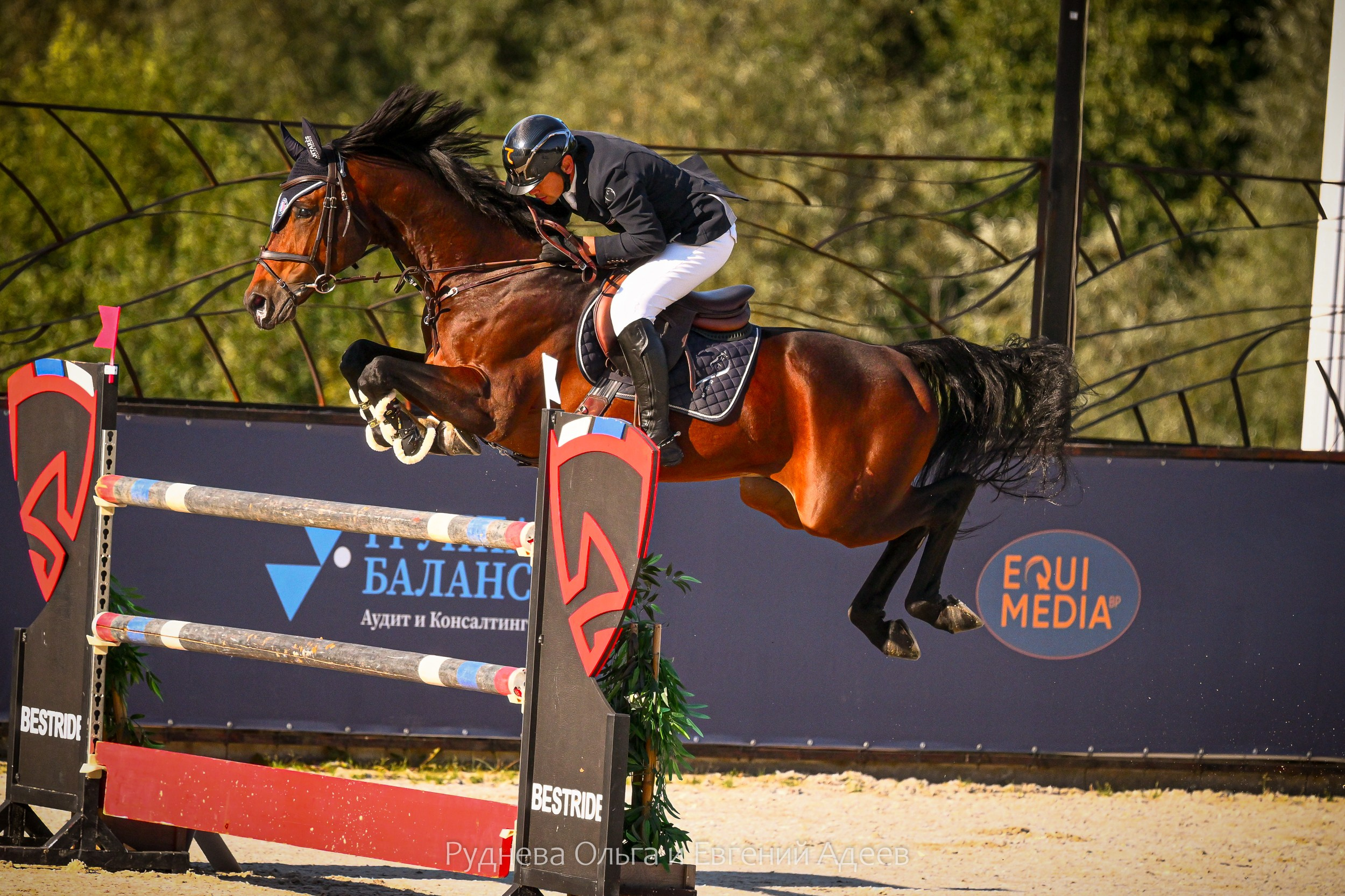 КСК ВИВАТ, РОССИЯ! ТУРНИР БИЗНЕС НА КОНЕ (12,13,14 сентября 2025). ТУРНИРНАЯ КОННАЯ ФОТОГРАФИЯ, Руднева Ольга и Евгений Адеев