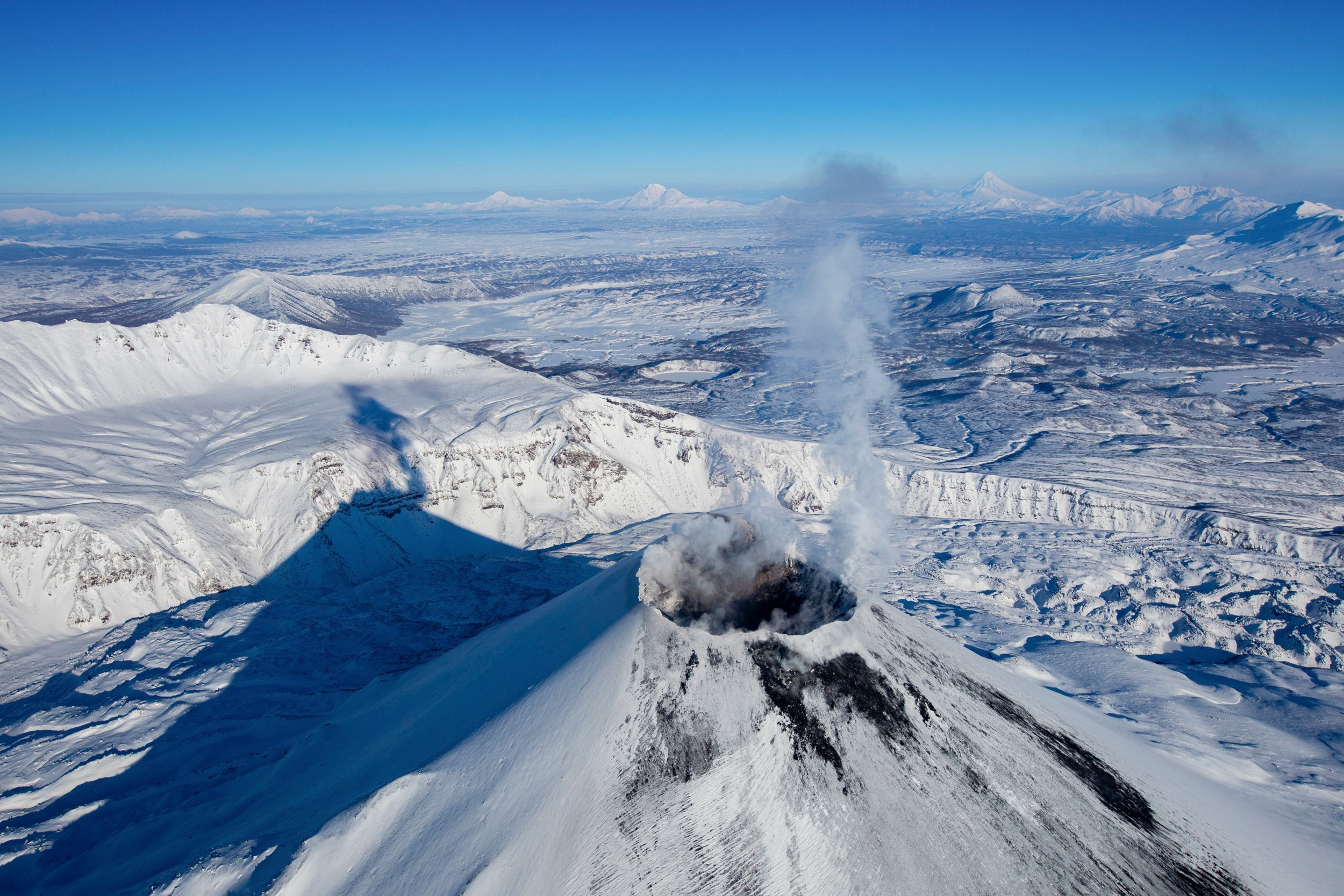 Вертолетные экскурсии ЗИМА. Время Камчатки: чтобы найти свой путь, нужно скорость умножить на время