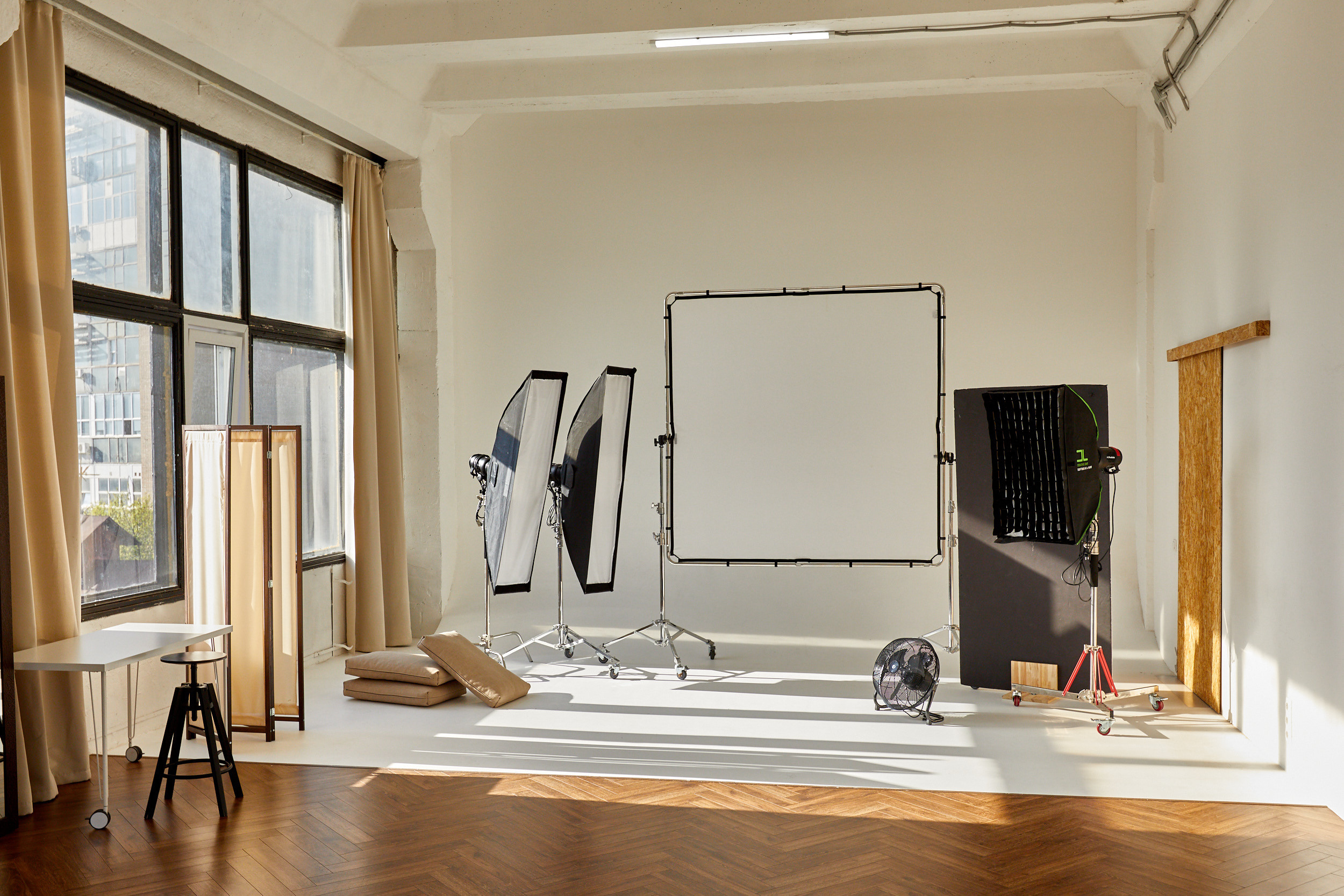 Фотостудии Москвы для деловых съёмок. Портретный и семейный фотограф Юлия Герман