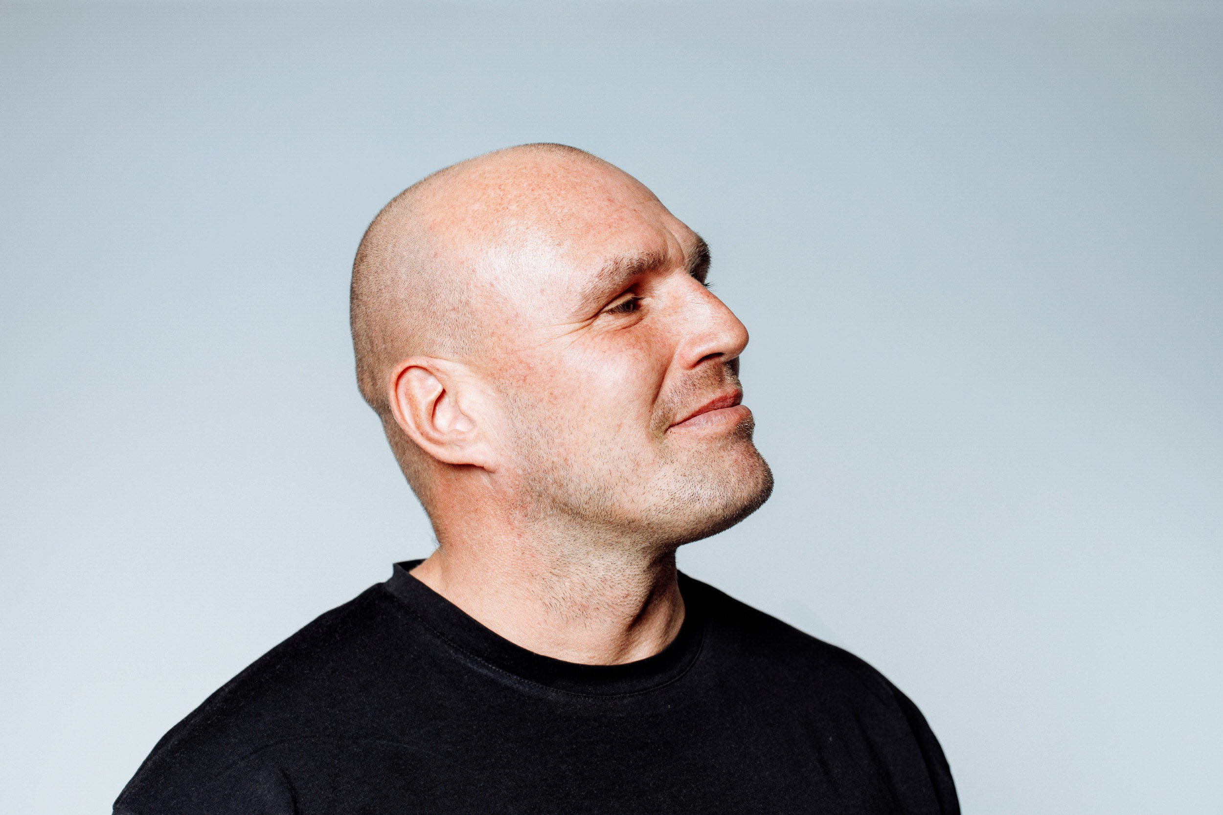 Фотосессия Леонида, психолога и телесного терапевта. Юлия Лисняк, контент-фотограф в Санкт-Петербурге