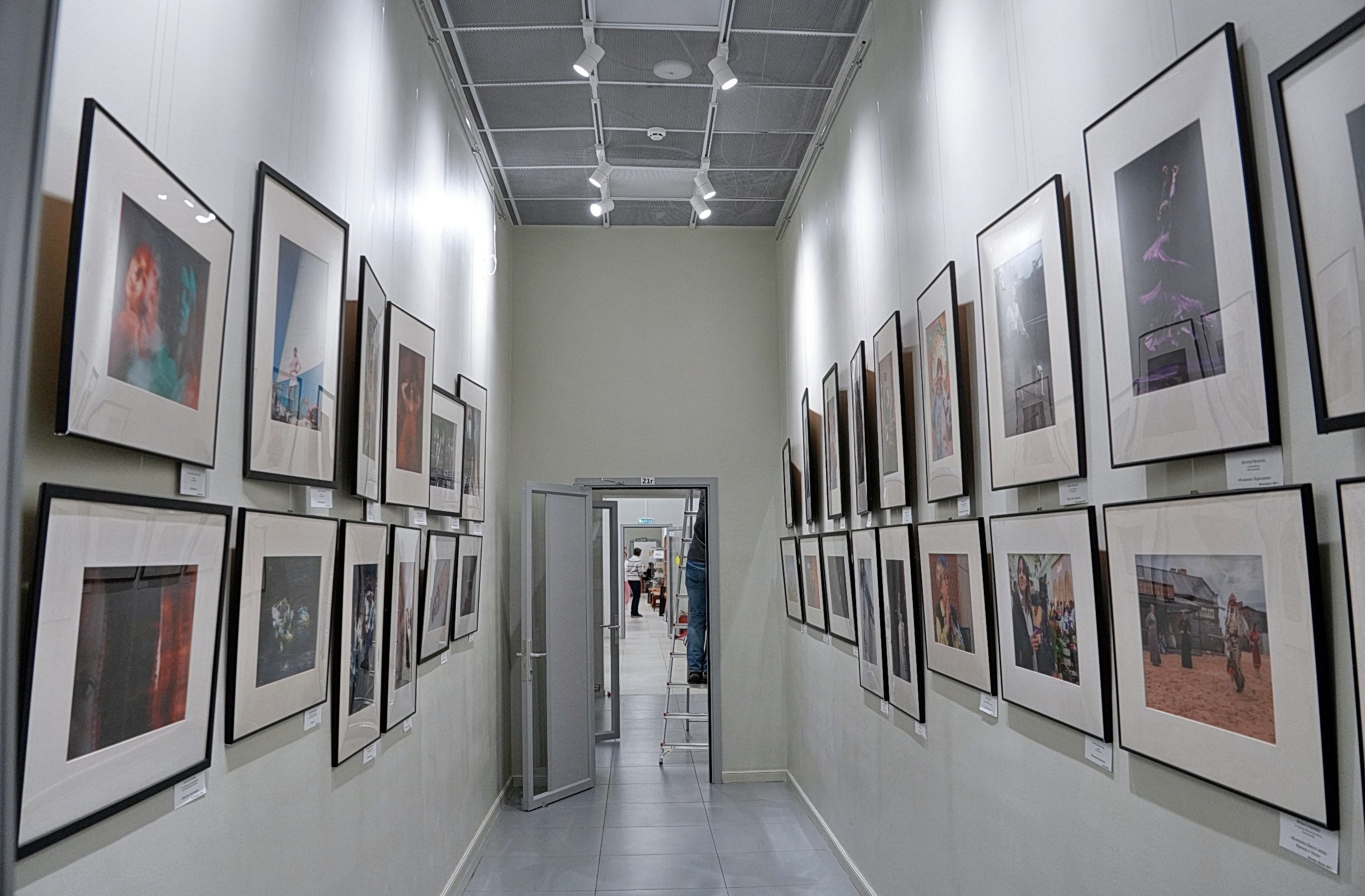 Женские Метаморфозы выставка в библиотеке 29. Дударева Наталия фотограф Москва