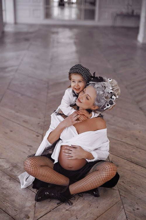 Оригинальный образ для беременной фотосессии. Семейный и женский фотограф в Санкт-Петербурге Виктория Кострова