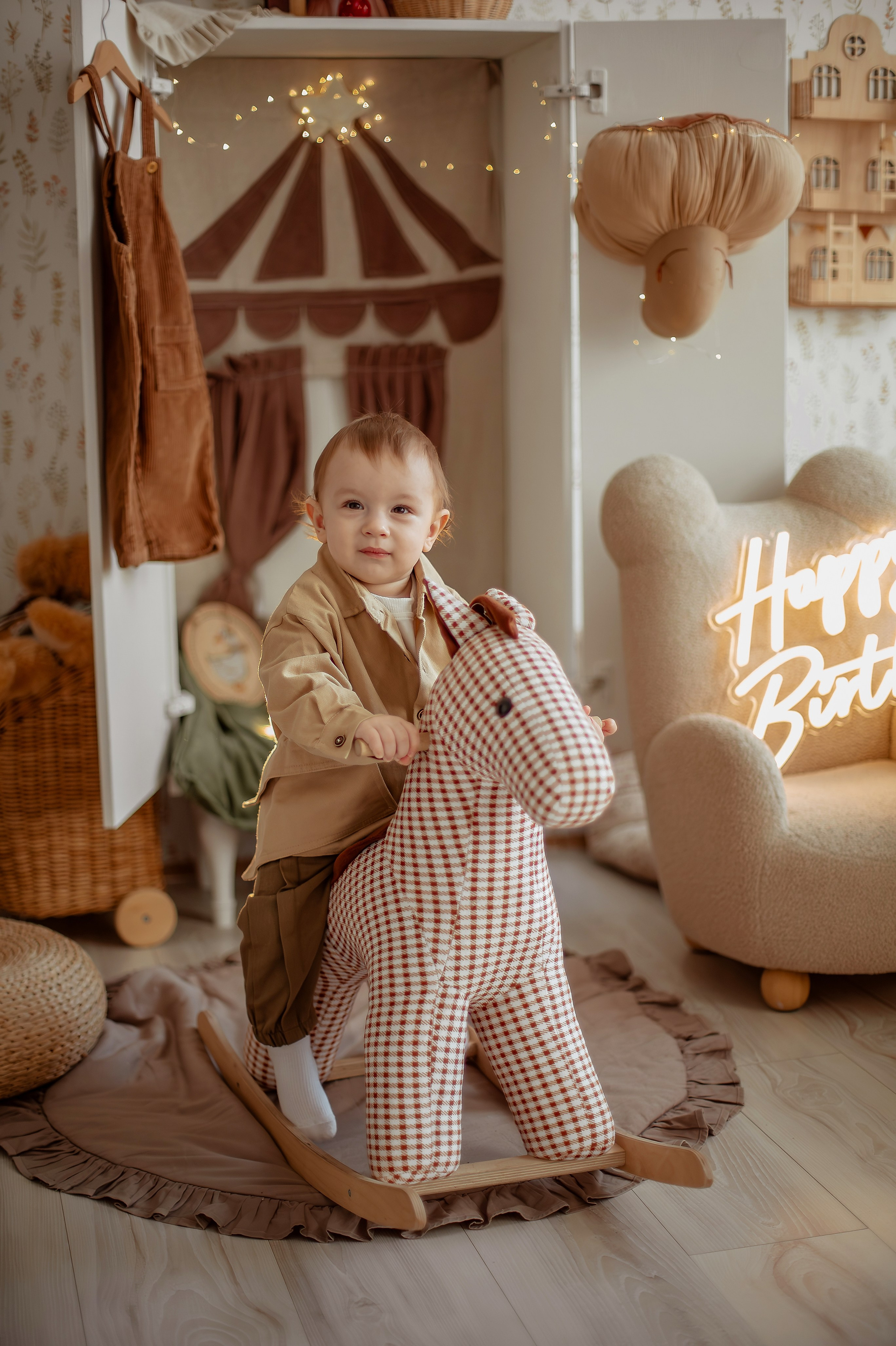 Первый год жизни: почему важно сохранить каждый момент, разберемся вместе с Детской фотостудией г. Курган. Семейный фотограф в Кургане