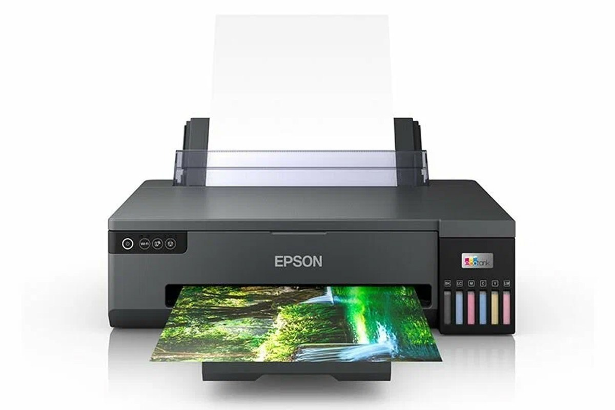 Срочная печать фотографий на фотопринтере Epson L18 050. Фотоуслуги в Екатеринбурге