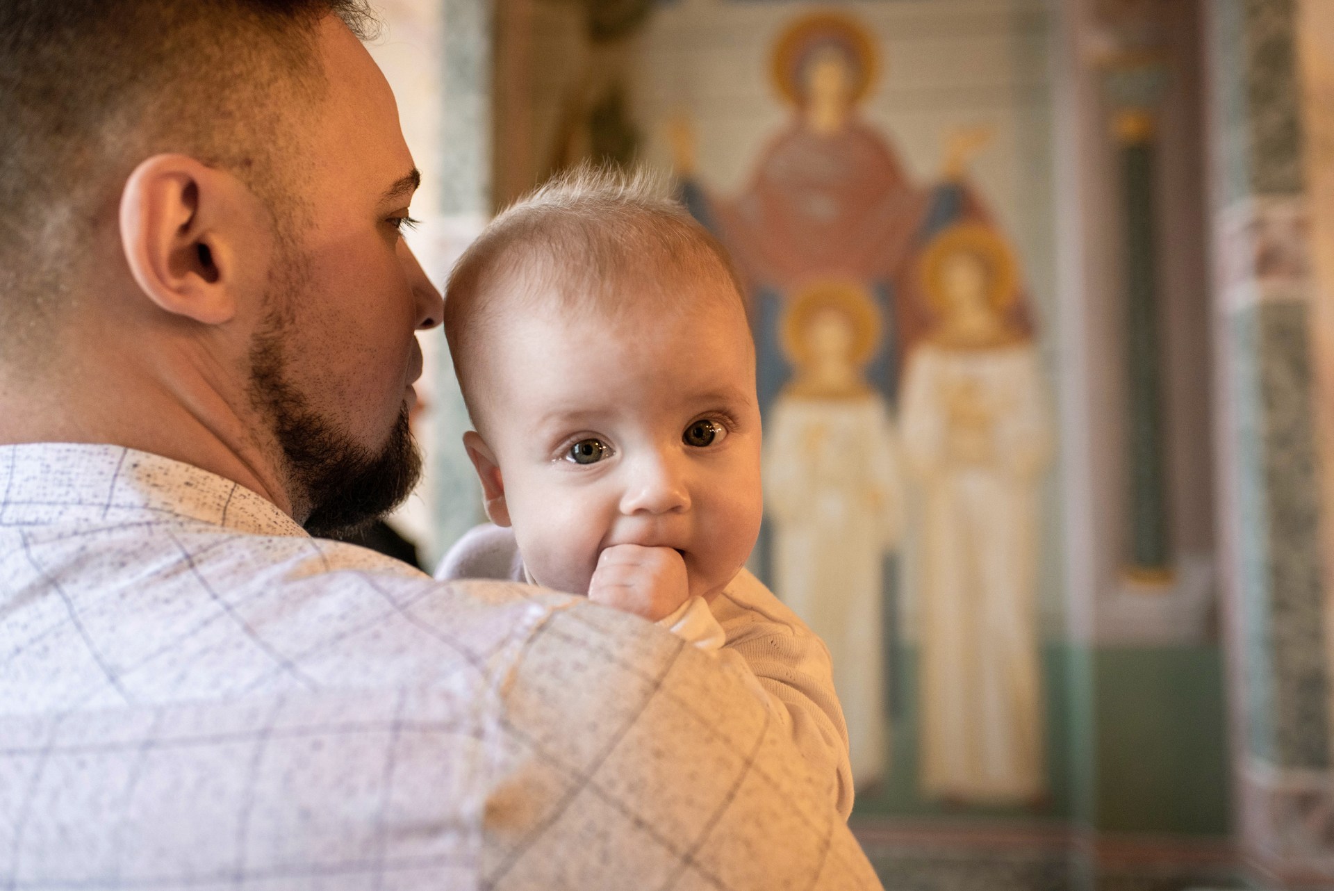 Света крестить. Крещение Константина. Таинство крещения и Миропомазания коллаж. 8 Крестя. Крещение 8 летнего ребенка.