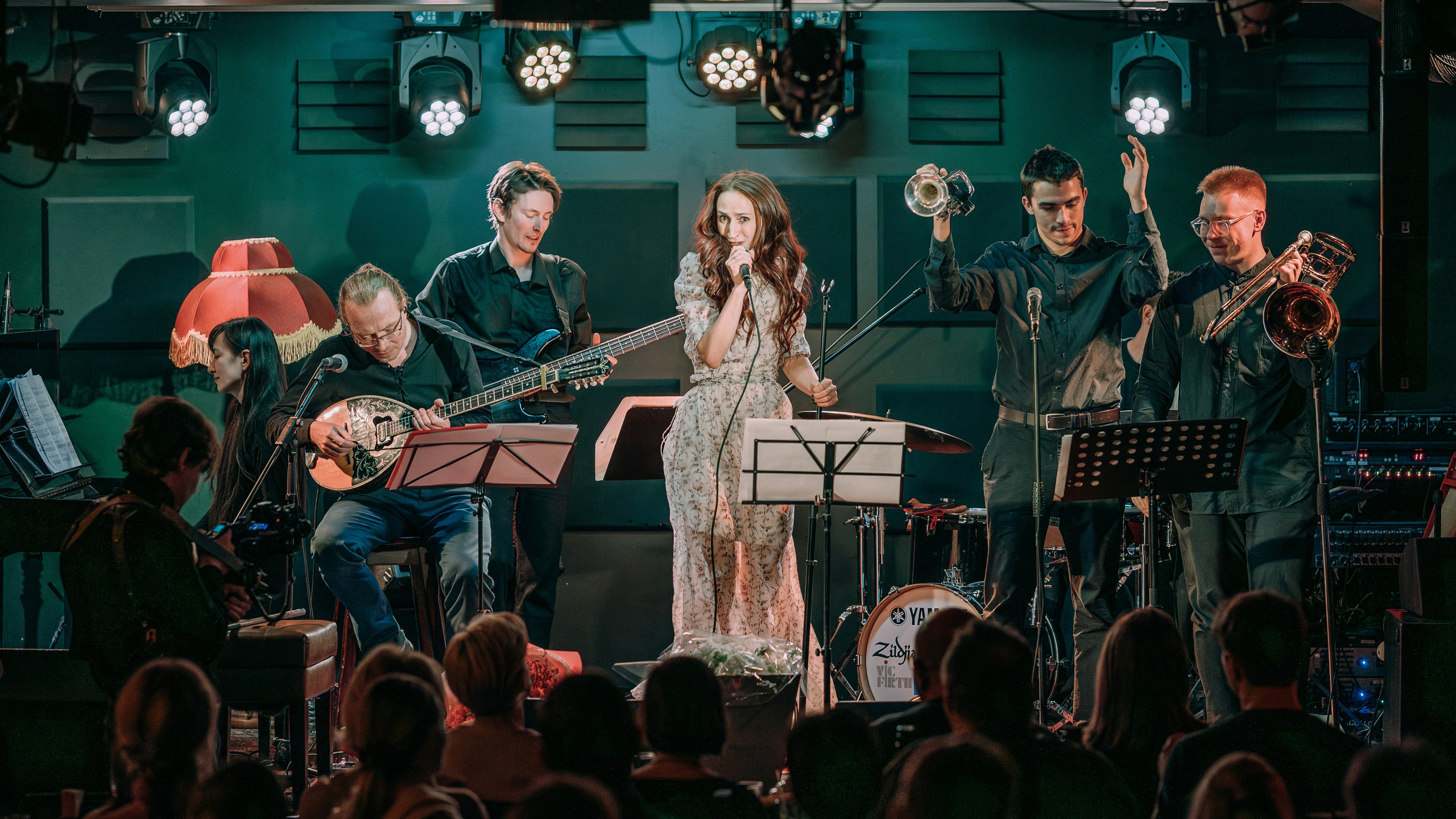 О нас. Леона Молотова & Stories Band. Авторские песни-сказки. Уроки вокала. Вокальная студия Soul Family Music Studio