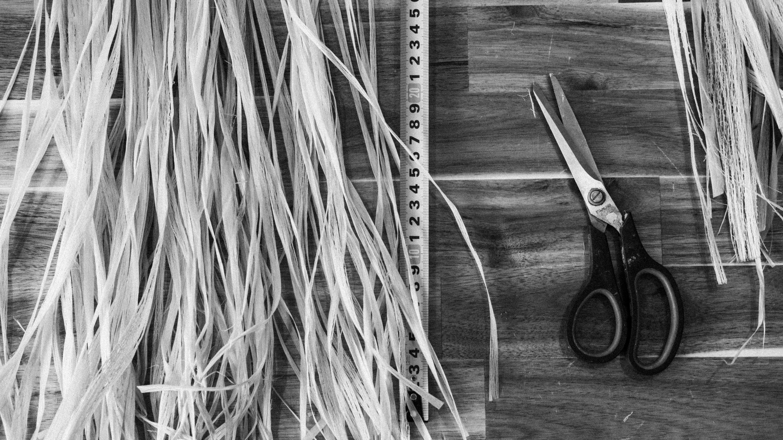 Плетенные абажуры и светильники для современных интерьеров