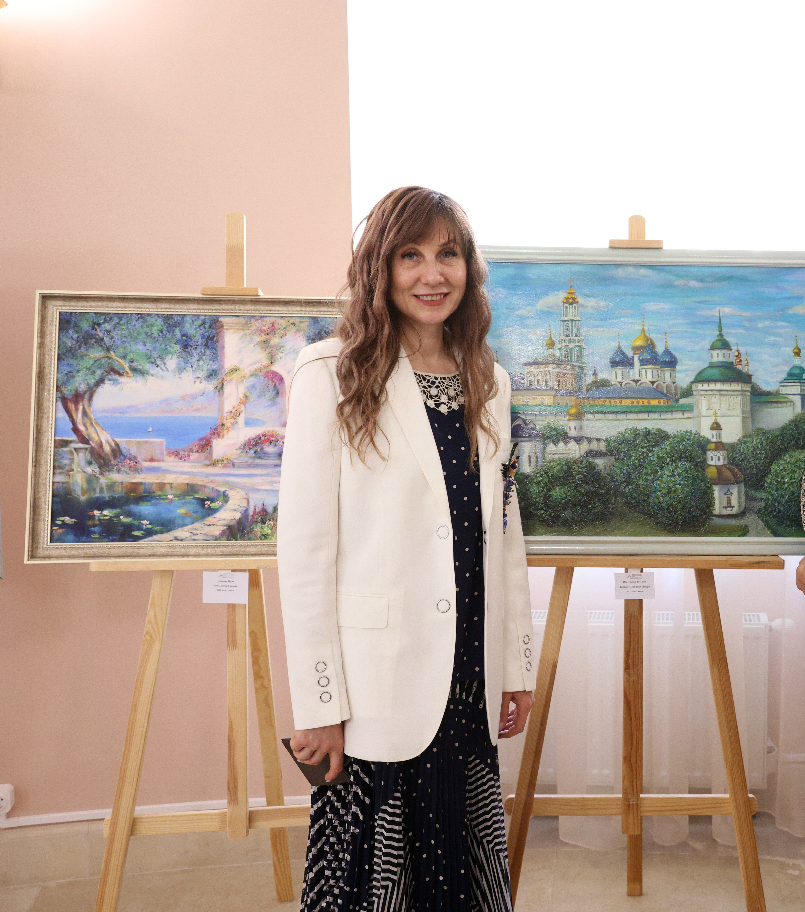 Вернисаж выставки "Дворцы. Усадьбы. Парки" открыла депутат Лариса Картавцева