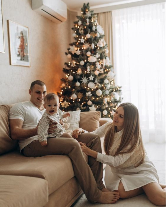 Домашняя новогодняя фотосессия для семьи с малышом в Минске
