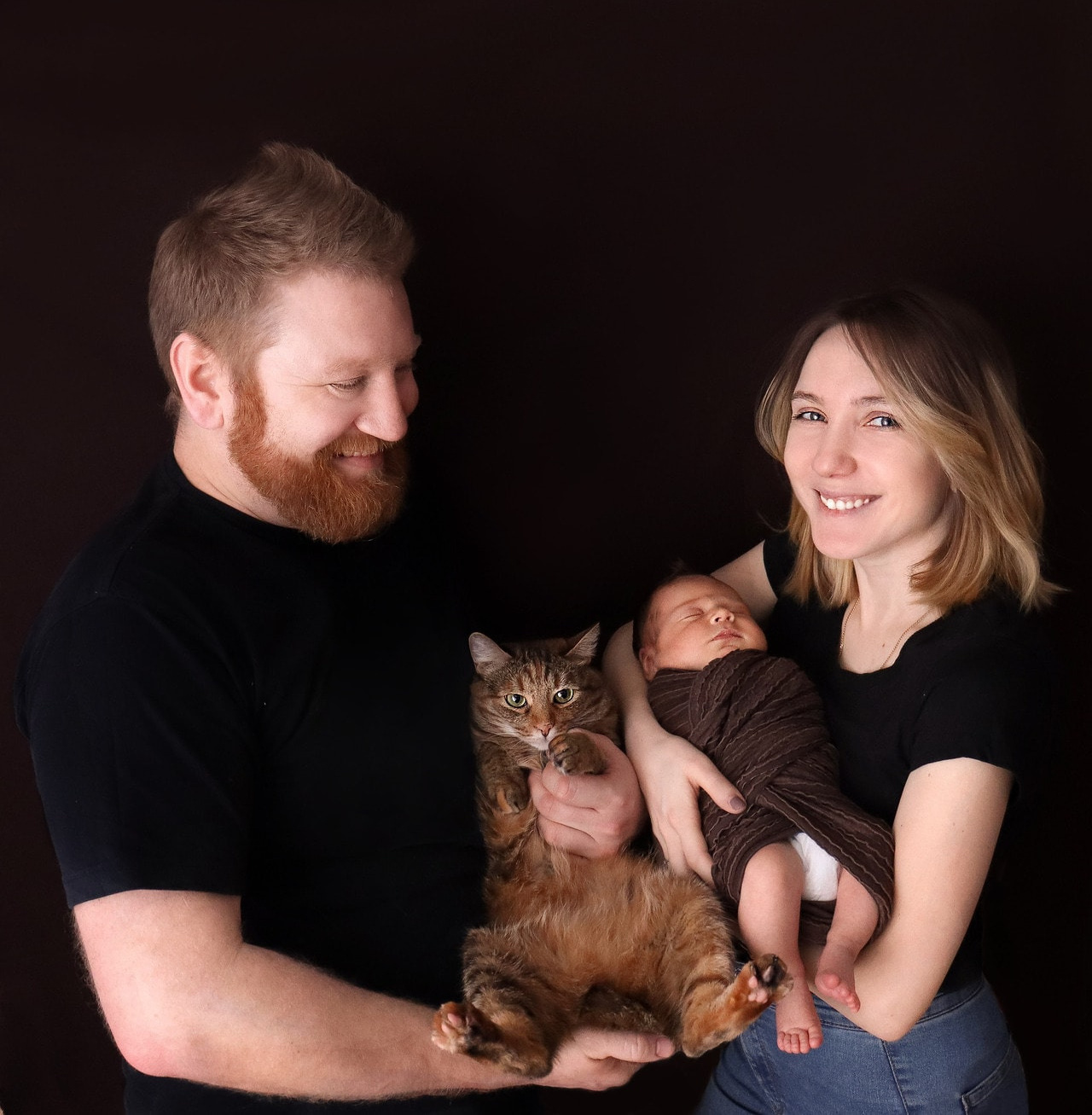 Семейное фото с котом)). Фотограф новорожденных в г. Барнаул Ренпенинг Катерина