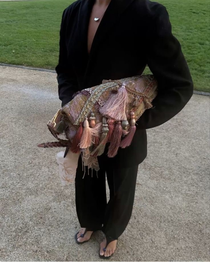 Бархатные сумочки 2026: мешочки, кисеты и drawstring — главный тренд аксессуаров. EUGENIKA JEWELS — Идеальные украшения для избранных