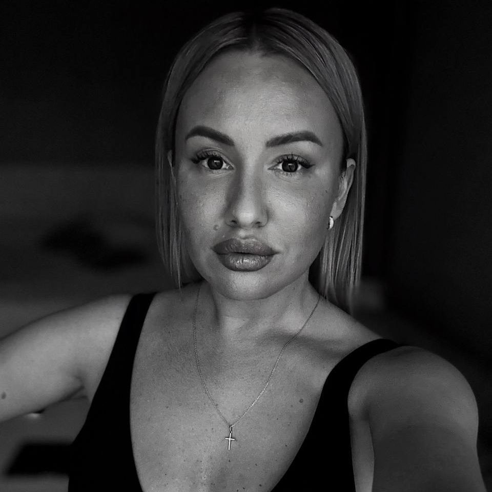 Контакты. Анна Саженкова — художница, фотограф