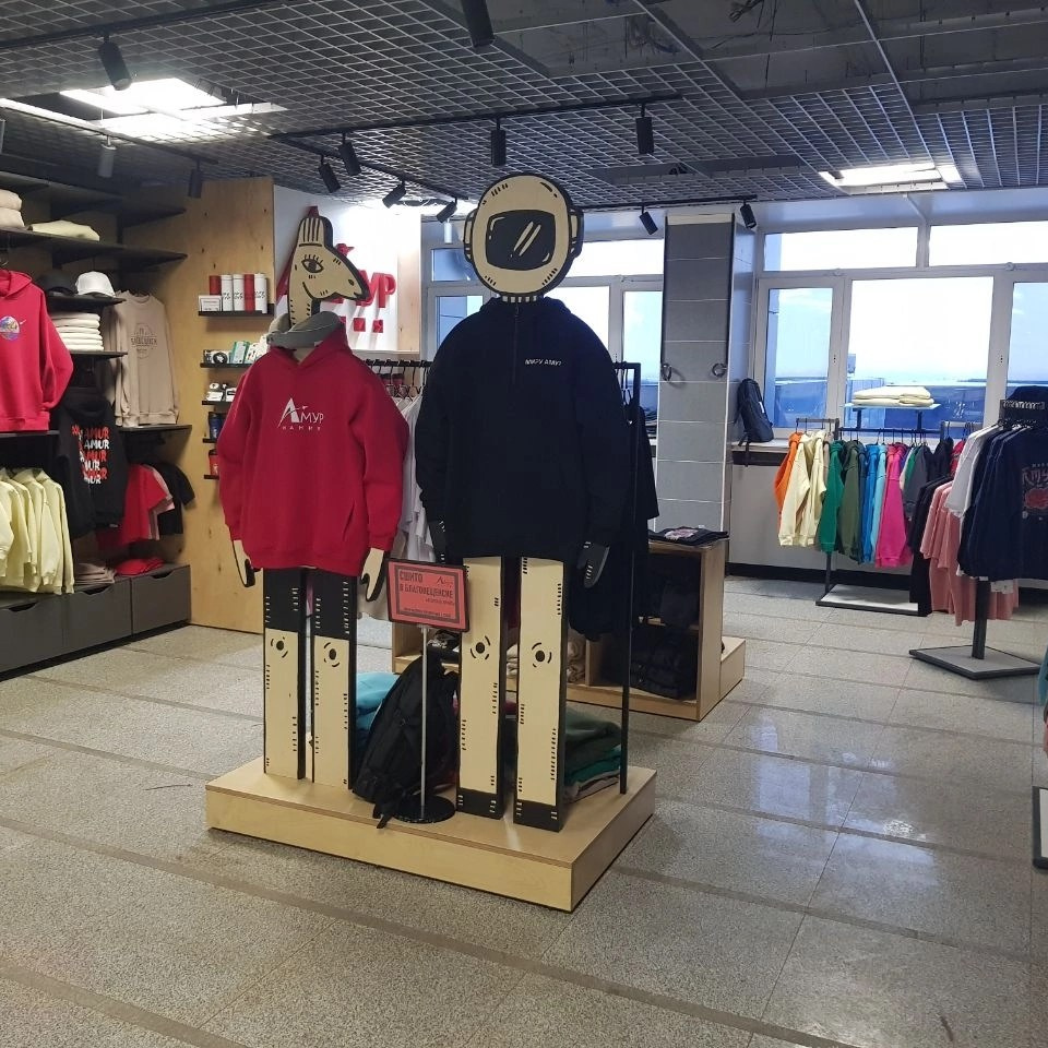 Манекены и Плечики. Художник Рыбак Николай