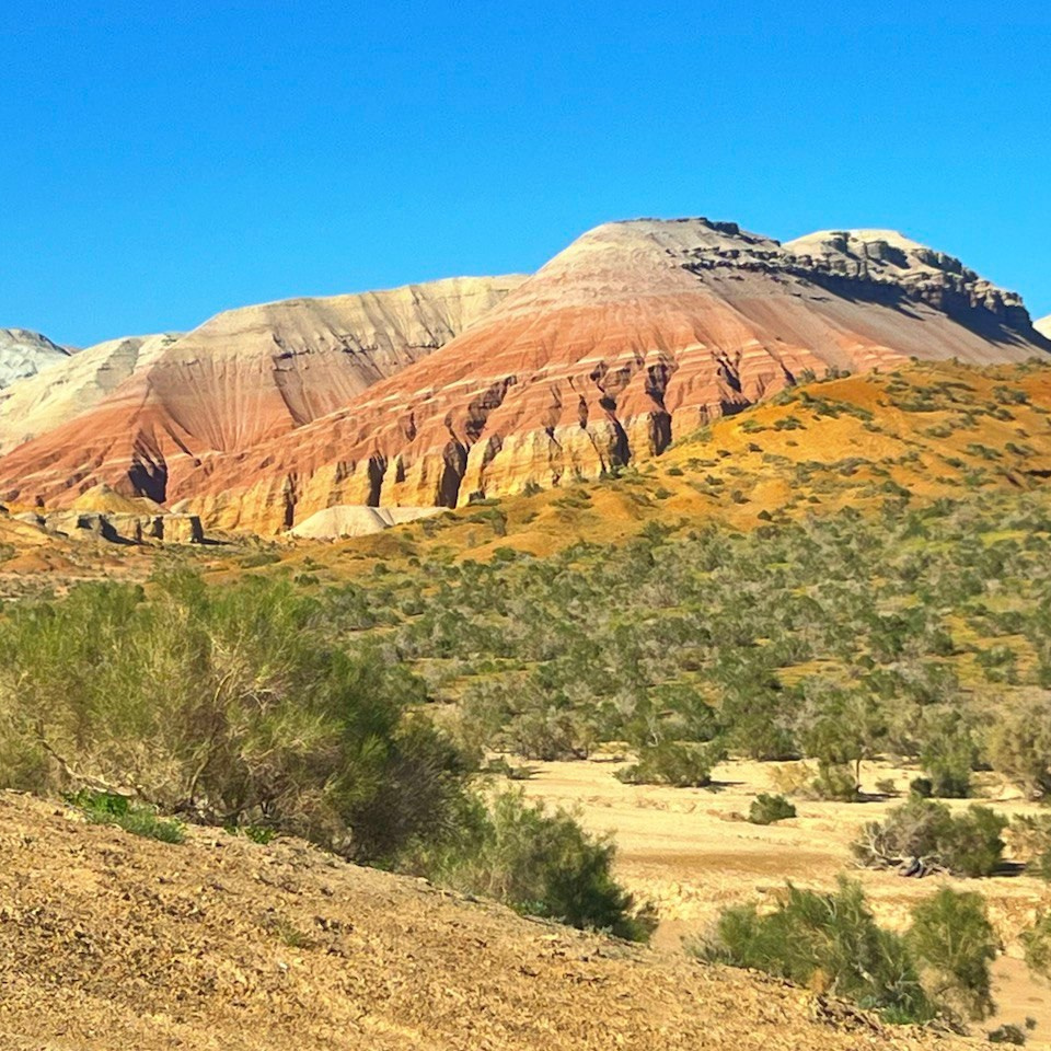 Горы Актау в национальном парке Алтын Эмель, Алматы, Казахстан. Где находится, как доехать, фото и видео весной и осенью