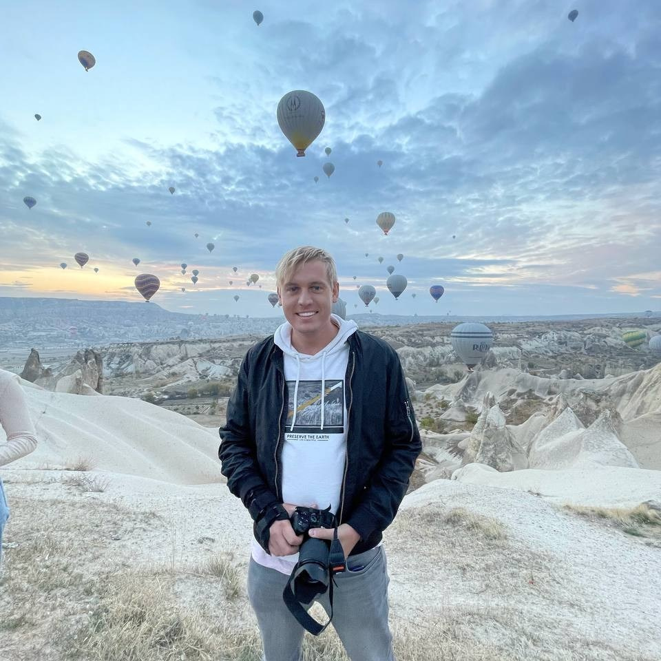 Фотограф Антон Рязанов во время отдыха в Турции. Профессиональная работа с естественным светом, живыми эмоциями и премиум-оборудованием. Индивидуальный подход для клиентов