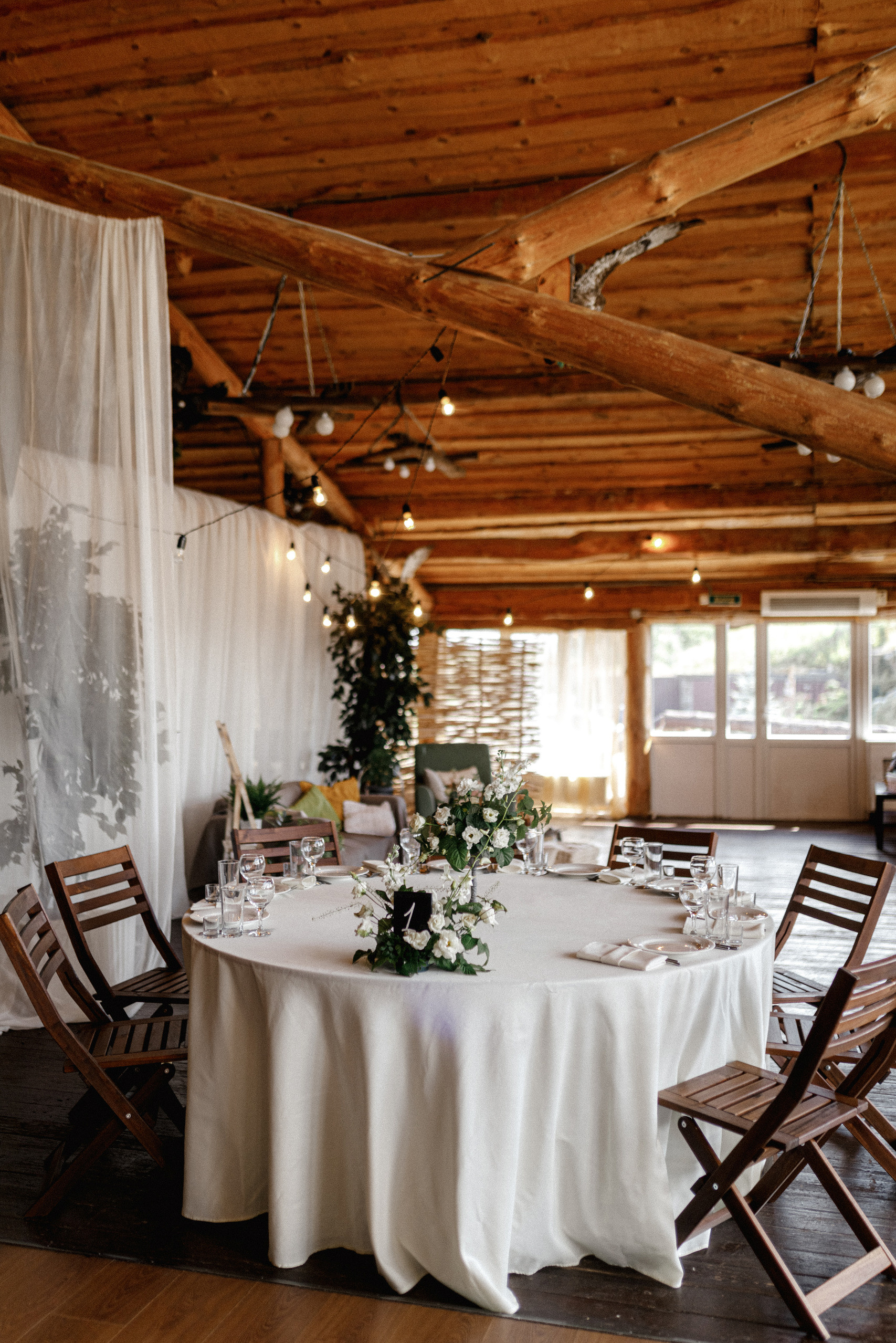 Шутки, танцы и душевные песни у костра в завершение вечера. Свадебный фотограф Аня Милграм