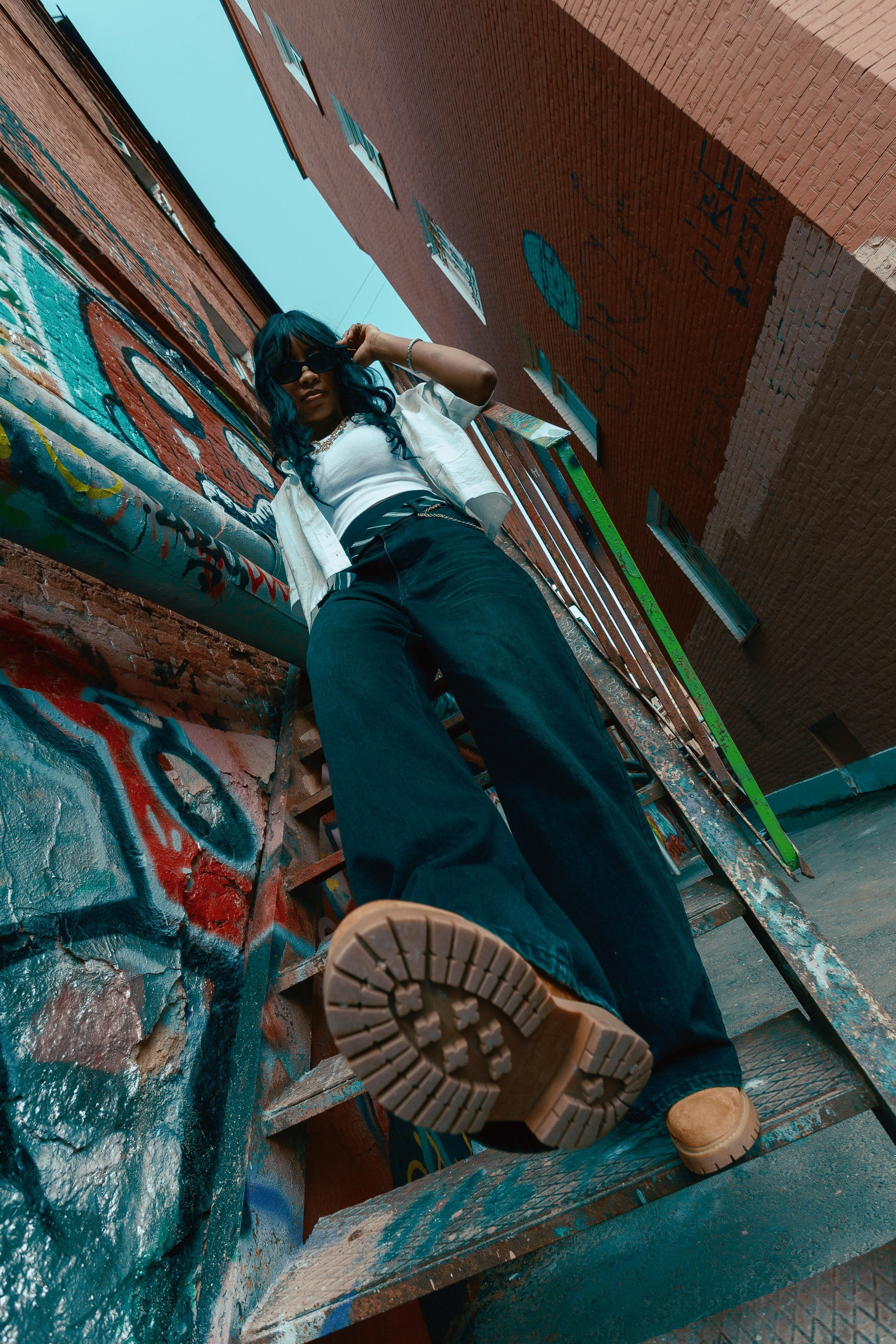 Стрит-фотосессия модели в&nbsp;кожаной куртке в&nbsp;стиле Нью-Йорка в&nbsp;Москве