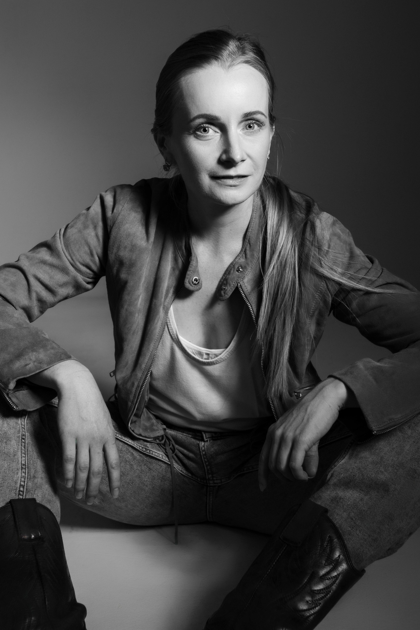 Модель Марина Доглядная. Фотограф Марина Доглядная Челябинск фотосессии с лошадьми, мотоциклами