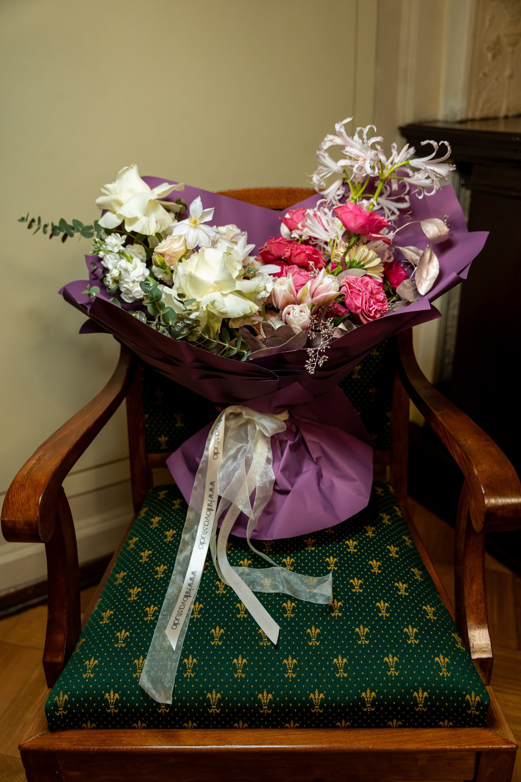 Композиция подарочная. Цветы из вашего двора