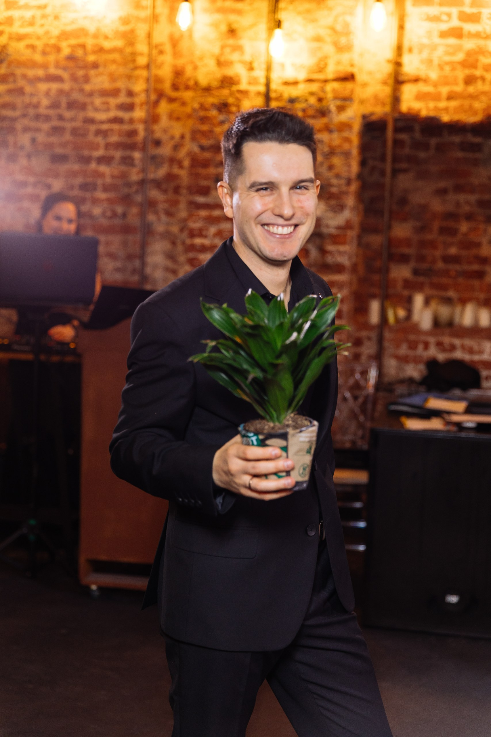 Специальное предложение на свободные даты декабря. Ведущий Андрей Кислый — свадьба юбилей корпоратив в Питере