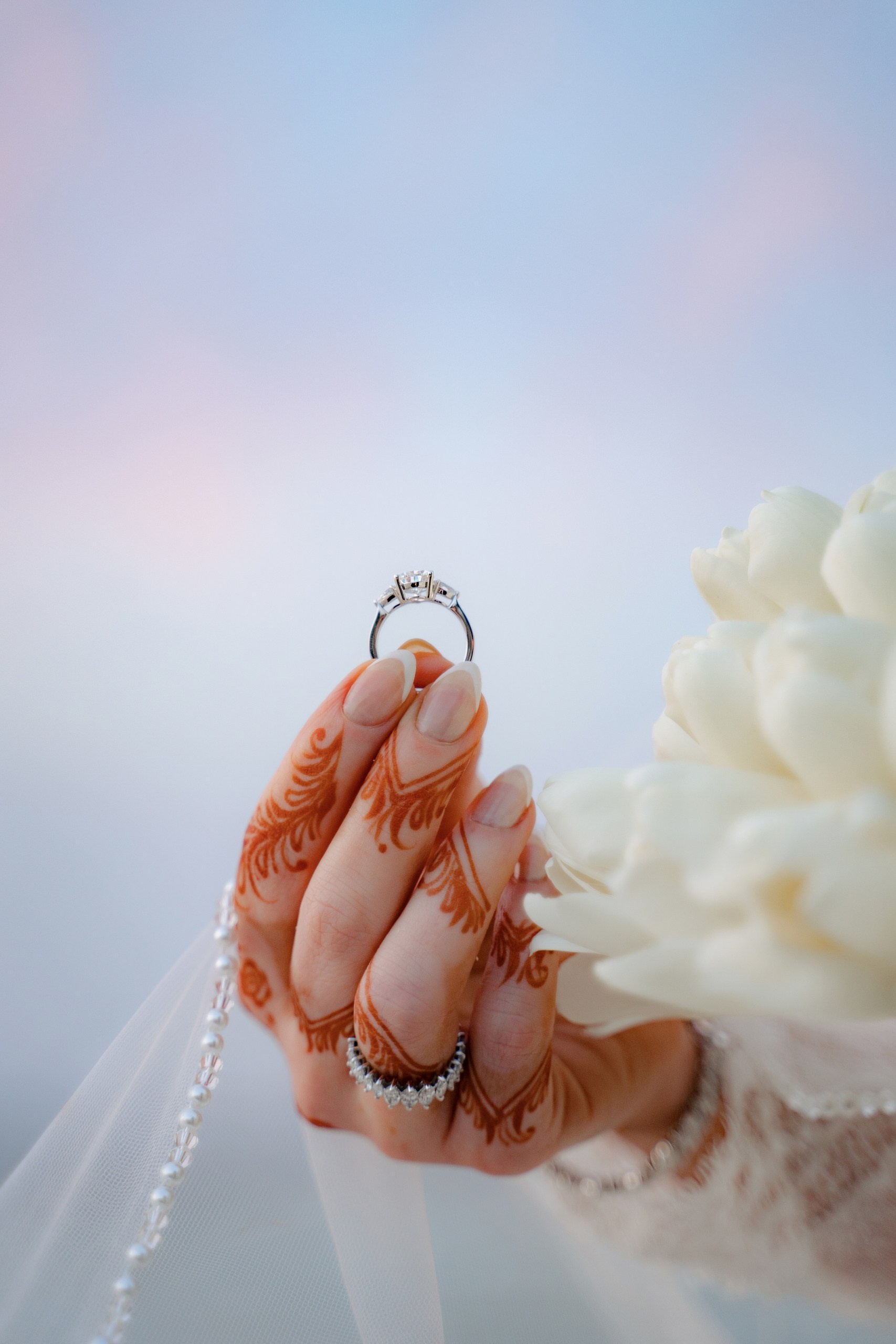 Professional Photographer in Abu Dhabi — Weddings, Family, Couple & Portrait Sessions