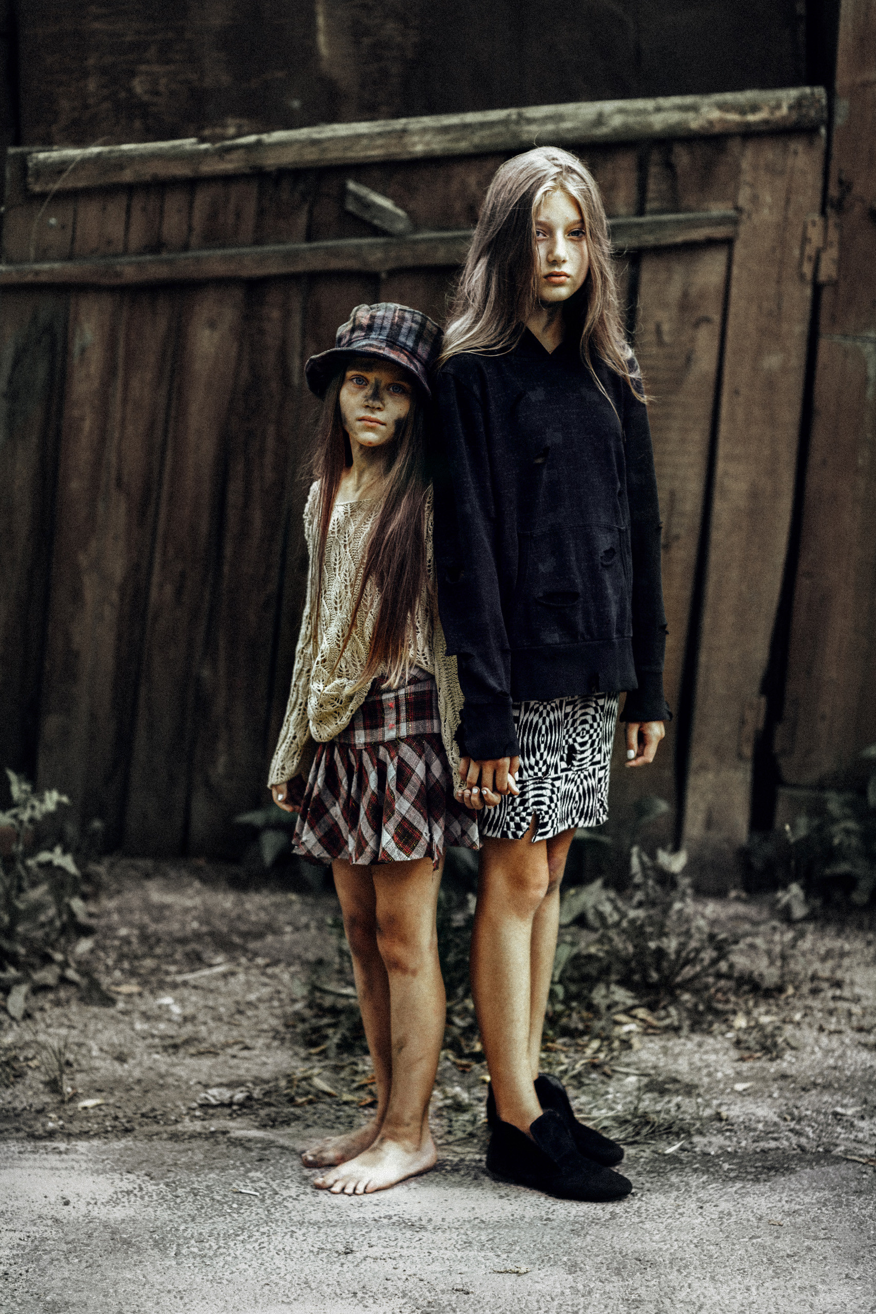 Стильная фотосессия девочек беспризорниц