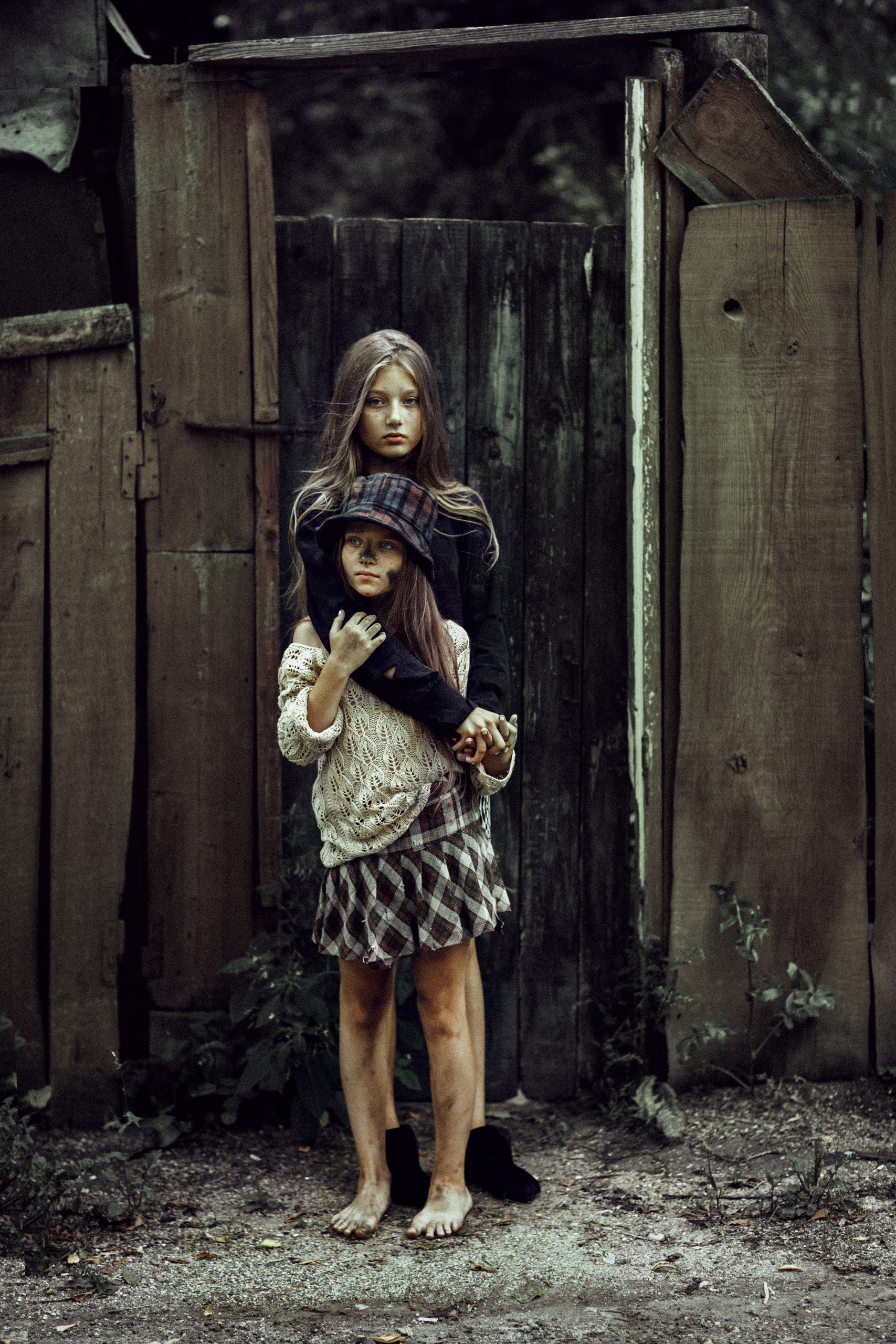 Стильная фотосессия девочек беспризорниц