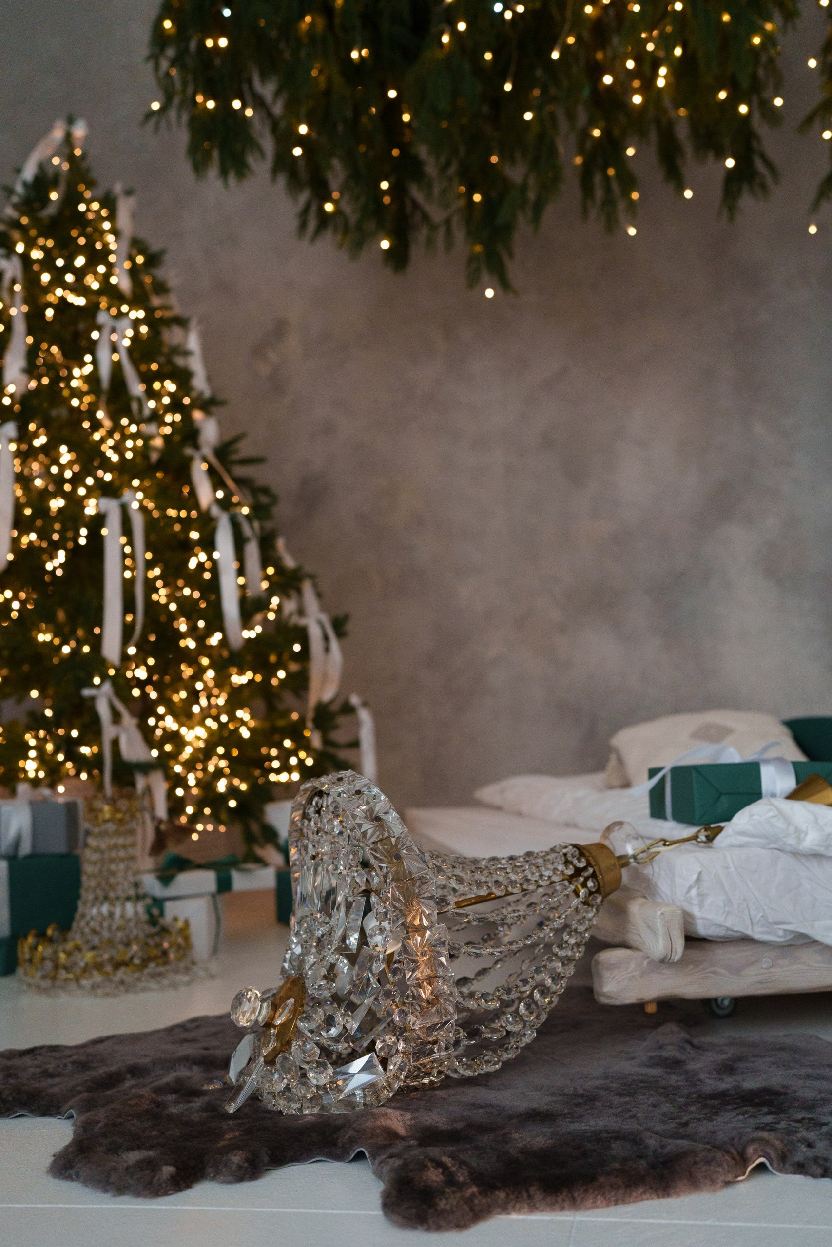 НОВОГОДНЕЕ ОФОРМЕНИЕ ЗАЛА БЕЛЫЙ