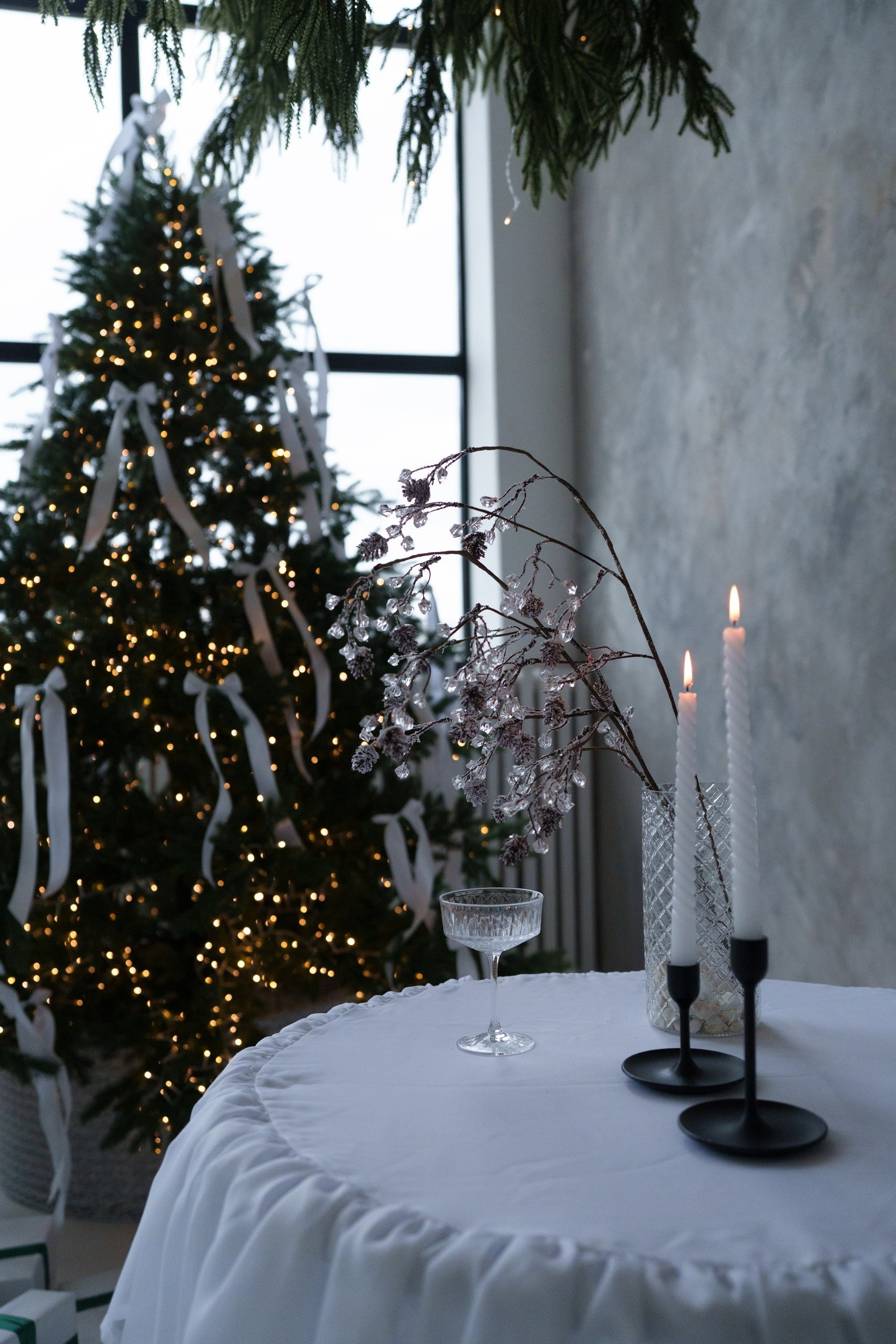 НОВОГОДНЕЕ ОФОРМЕНИЕ ЗАЛА БЕЛЫЙ