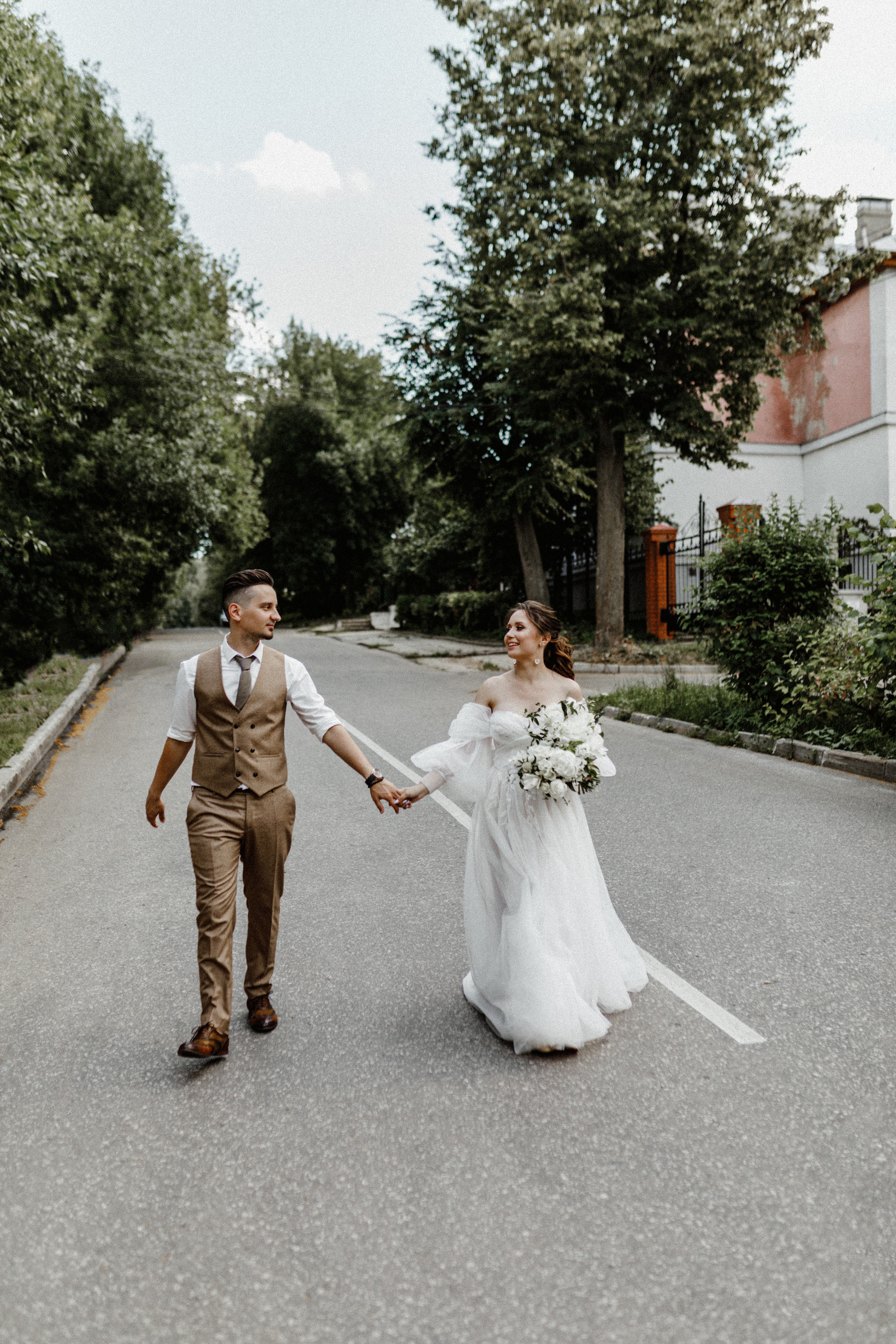 Шутки, танцы и душевные песни у костра в завершение вечера. Свадебный фотограф Аня Милграм