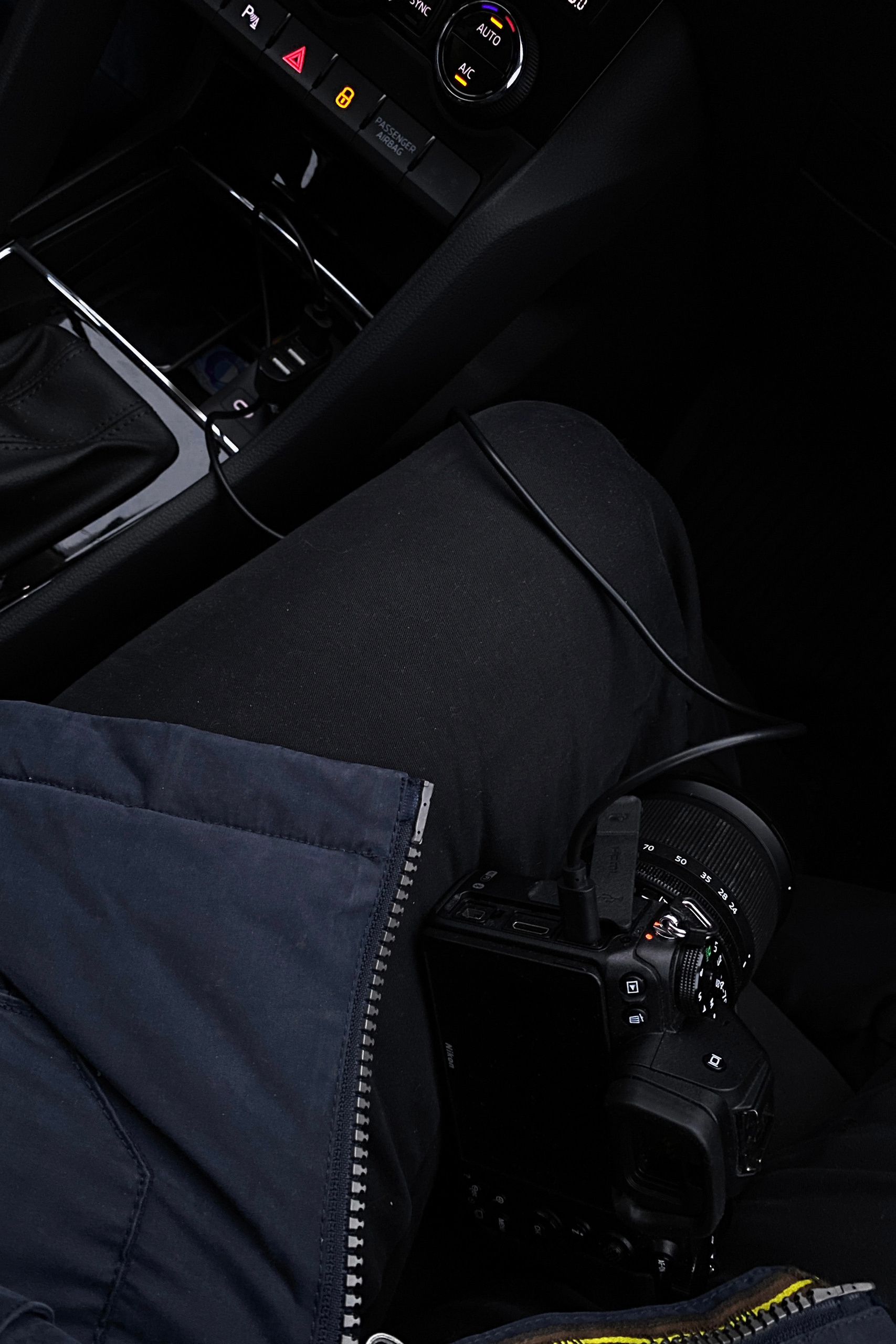 Путешествуем налегке — без зарядных устройств к камере. Флористическая, интерьерная и портретная съемка в Москве и Европе